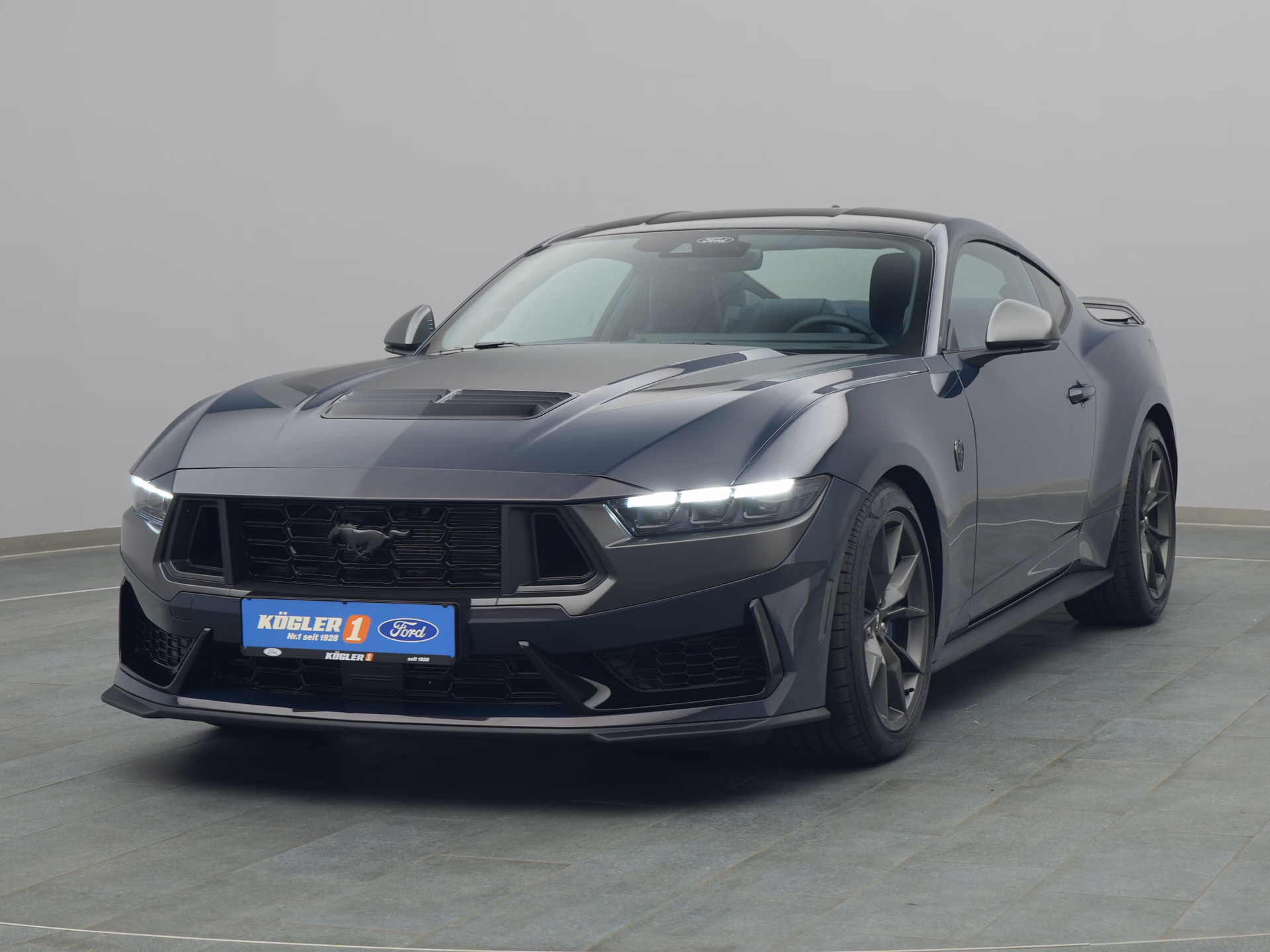 Ford Mustang Dark Horse in blau