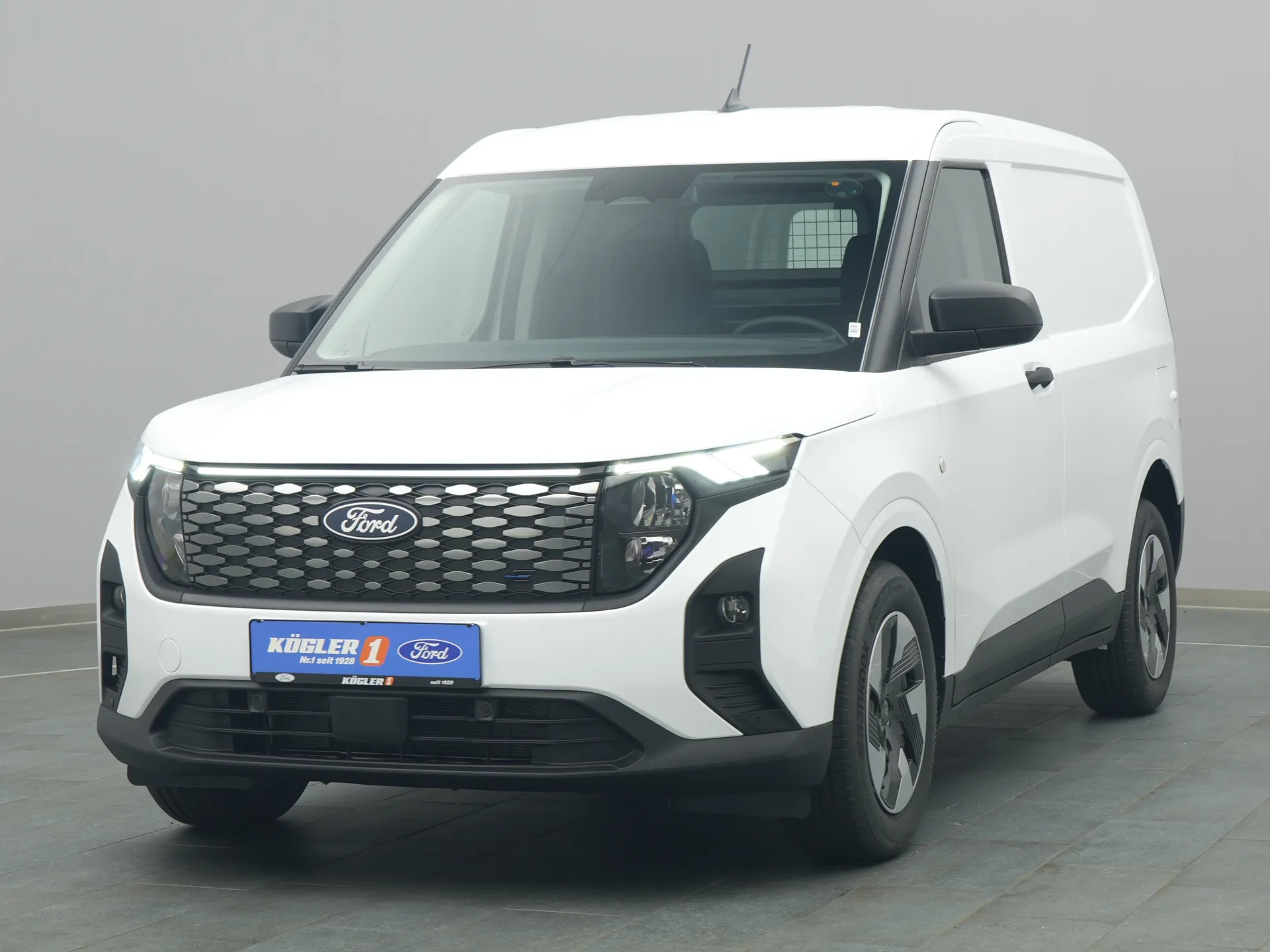 Ford Transit Courier Kasten in weiss