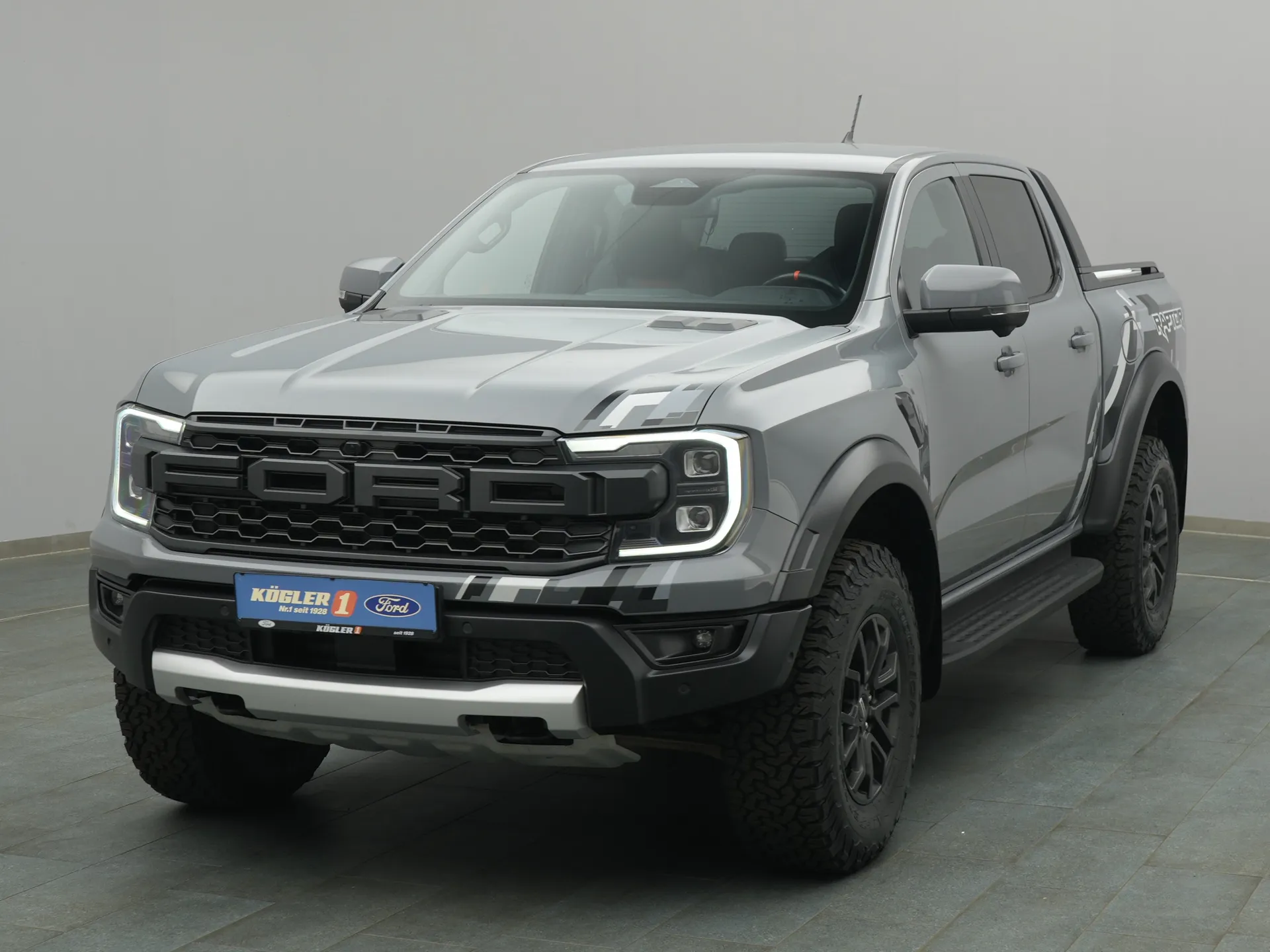 Ford Ranger Raptor in grau