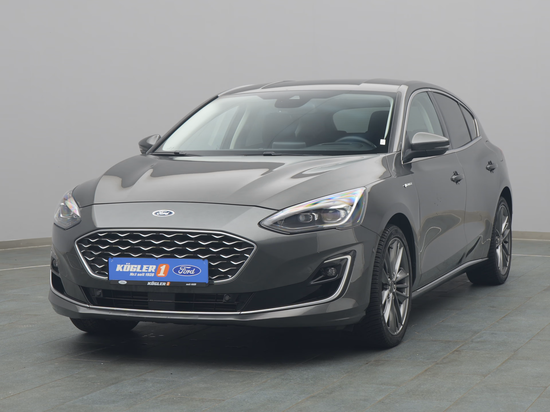 Ford Focus Vignale in grau