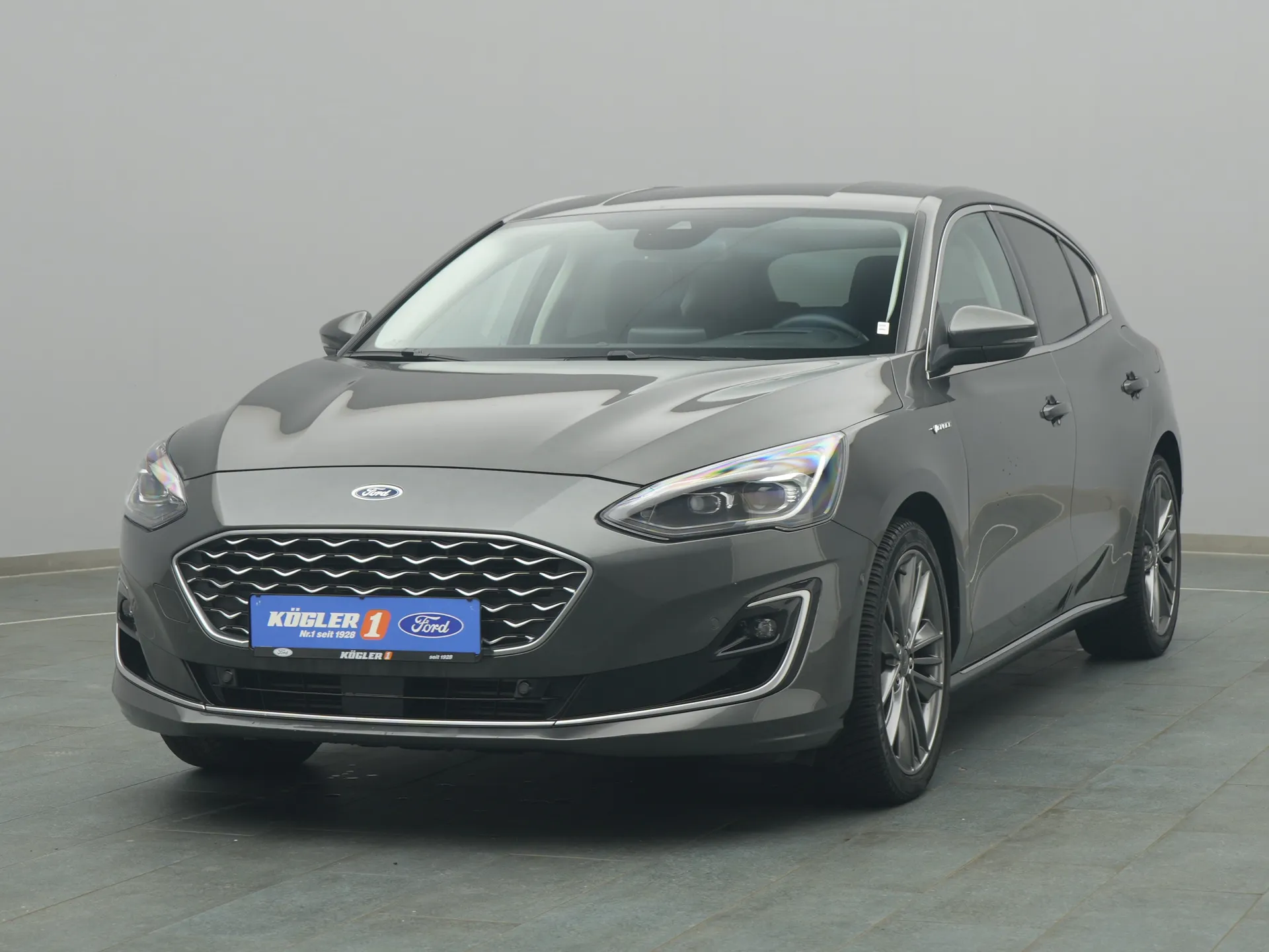 Ford Focus Vignale in grau