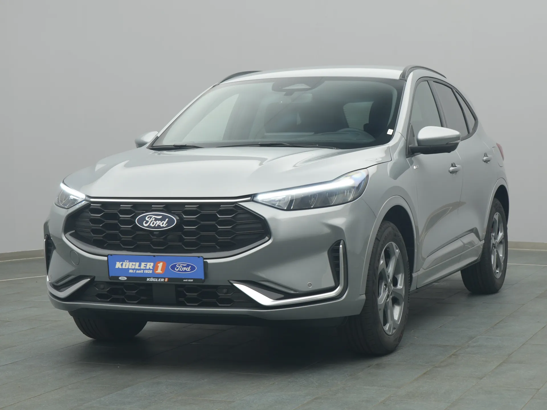 Ford Kuga ST-Line X in silber
