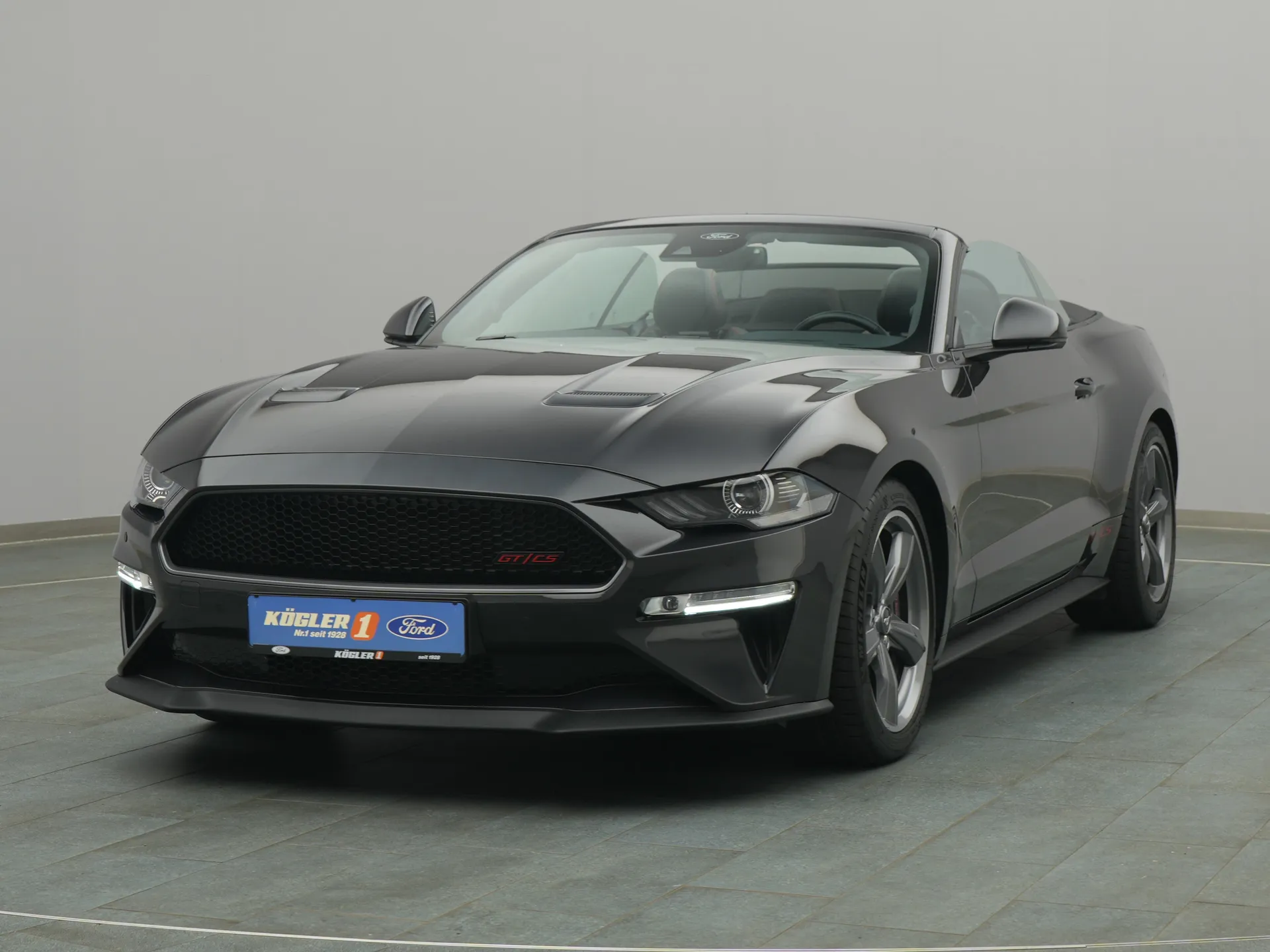 Ford Mustang GT in grau