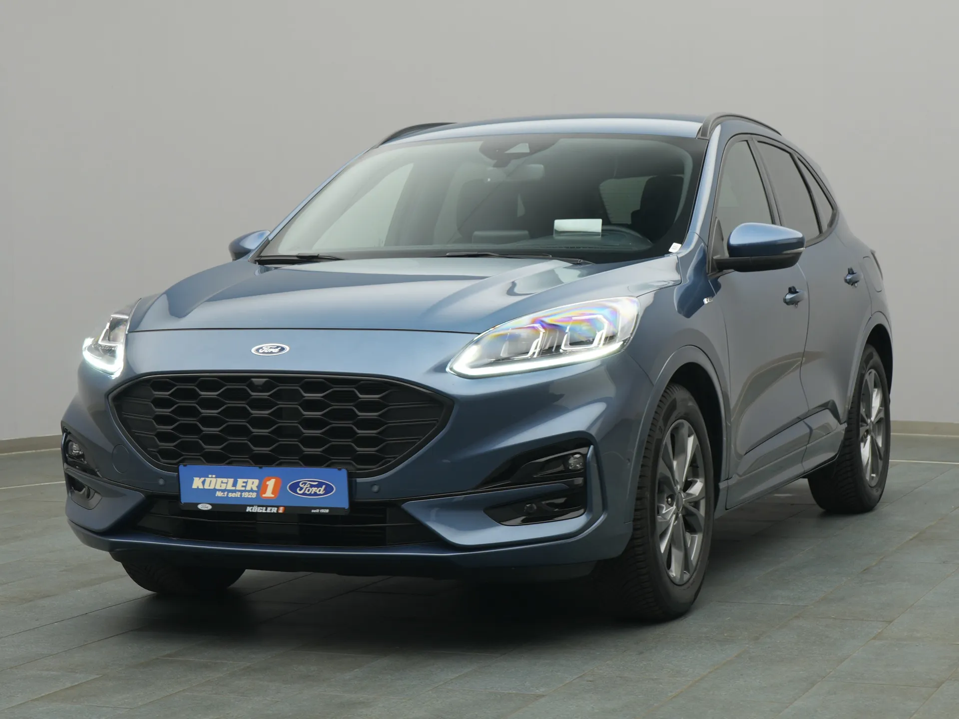 Ford Kuga ST-Line X in blau