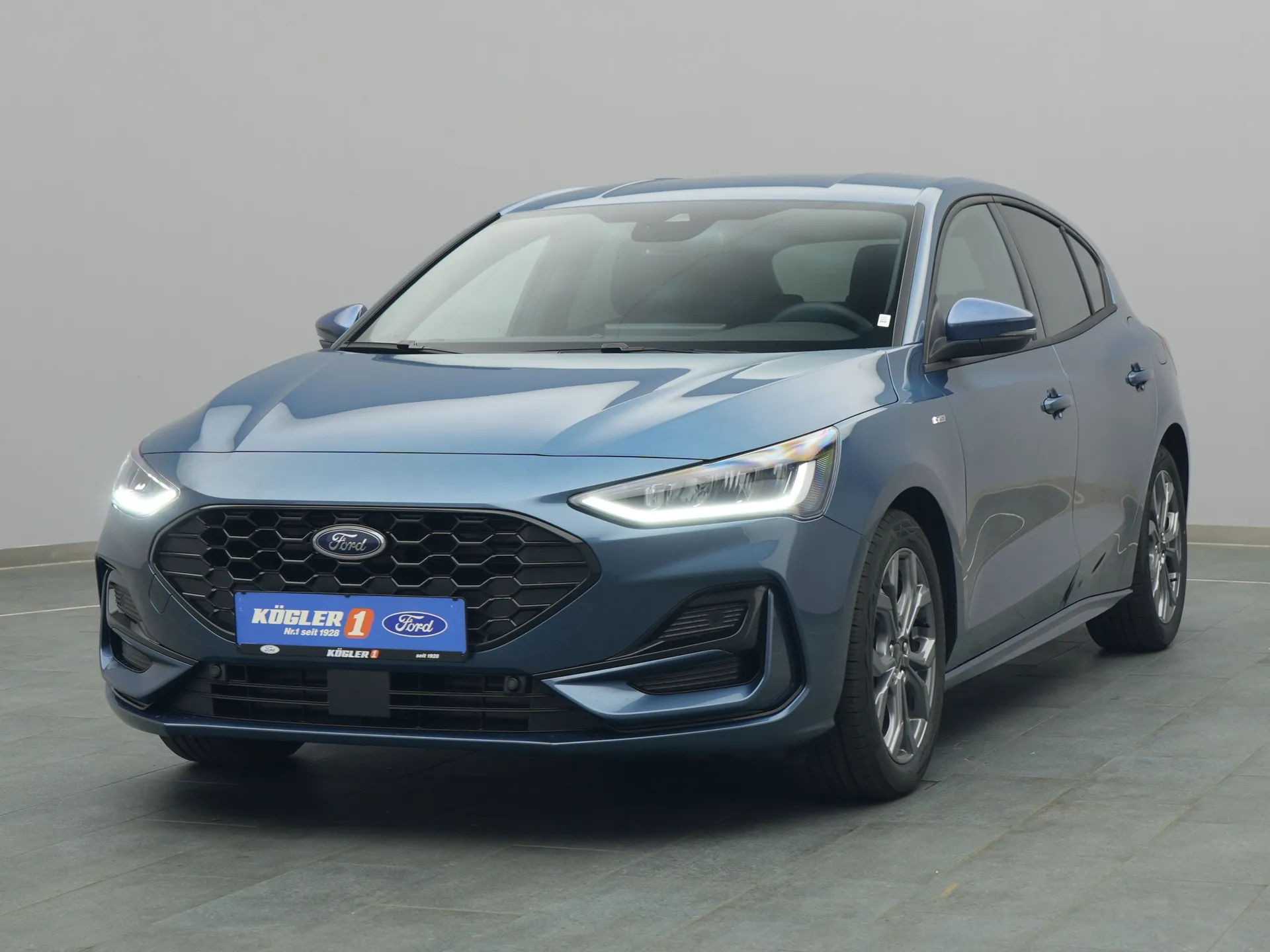 Ford Focus ST-Line X in blau