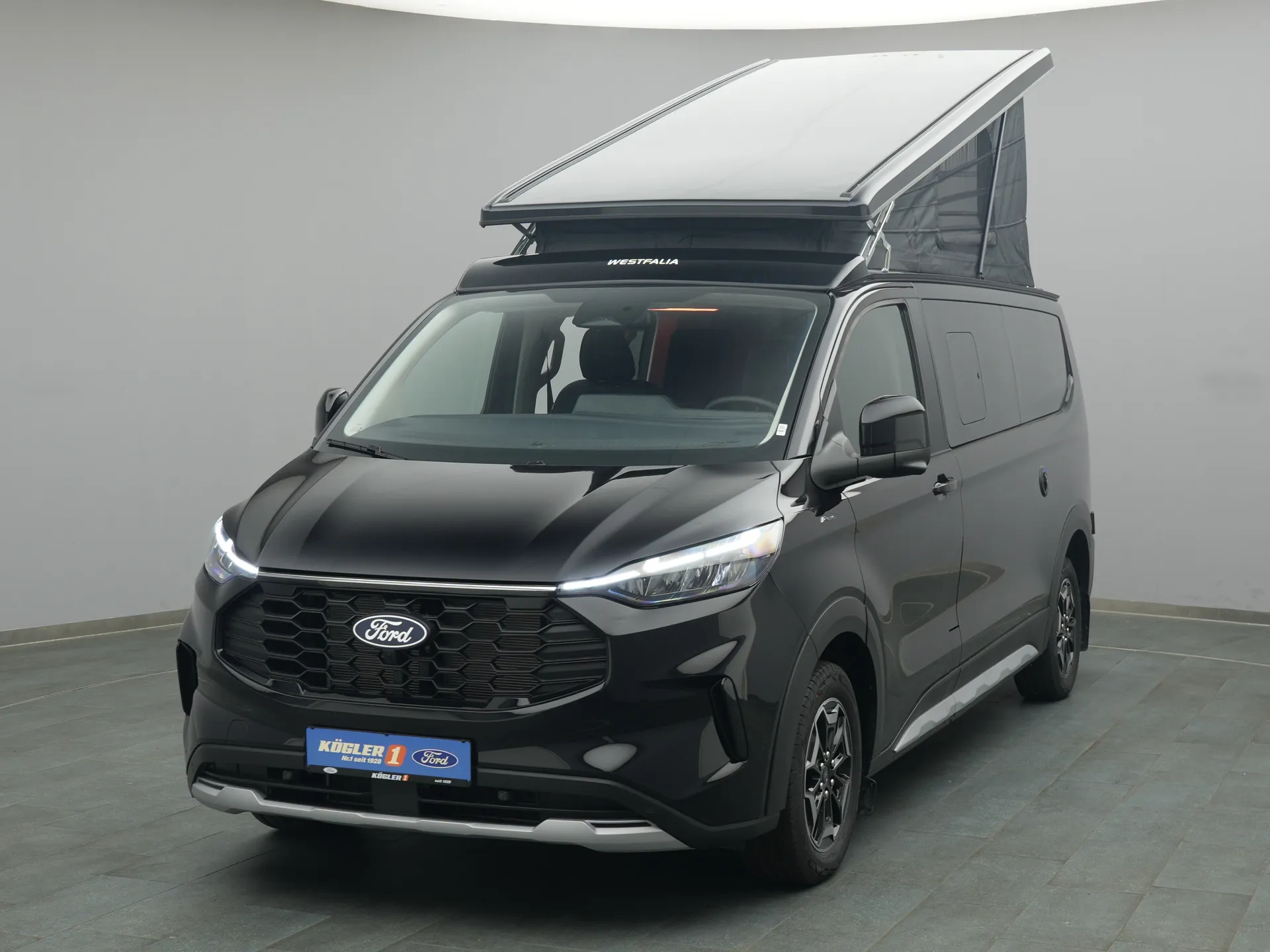 Ford Nugget in schwarz