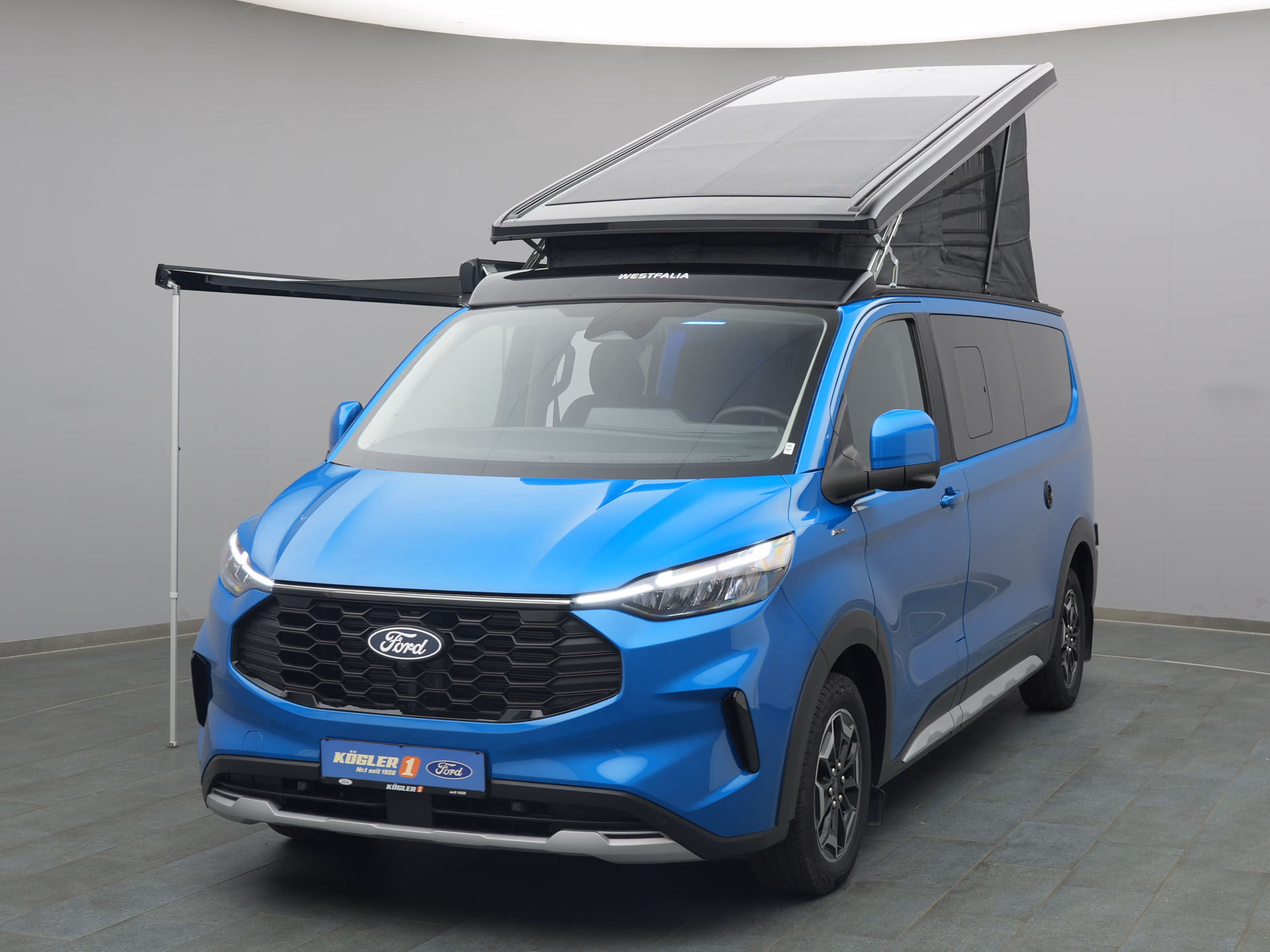 Ford Nugget in blau