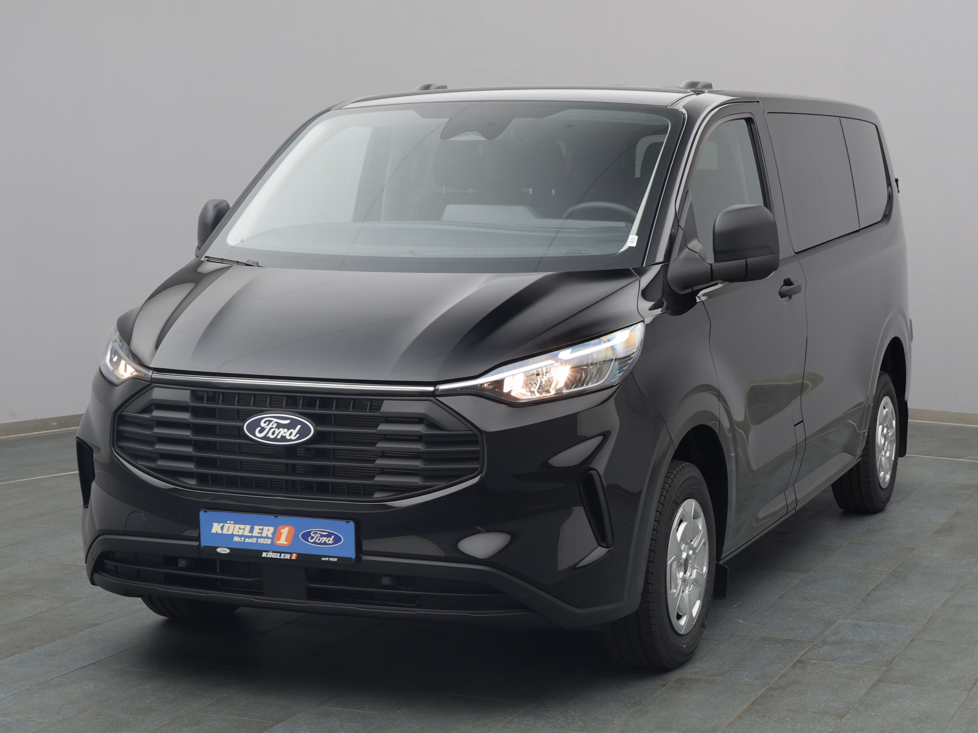 Ford Transit Custom Kombi in schwarz