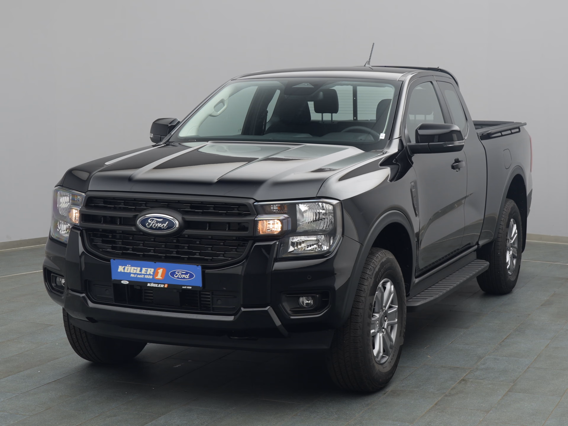 Ford Ranger XLT in schwarz