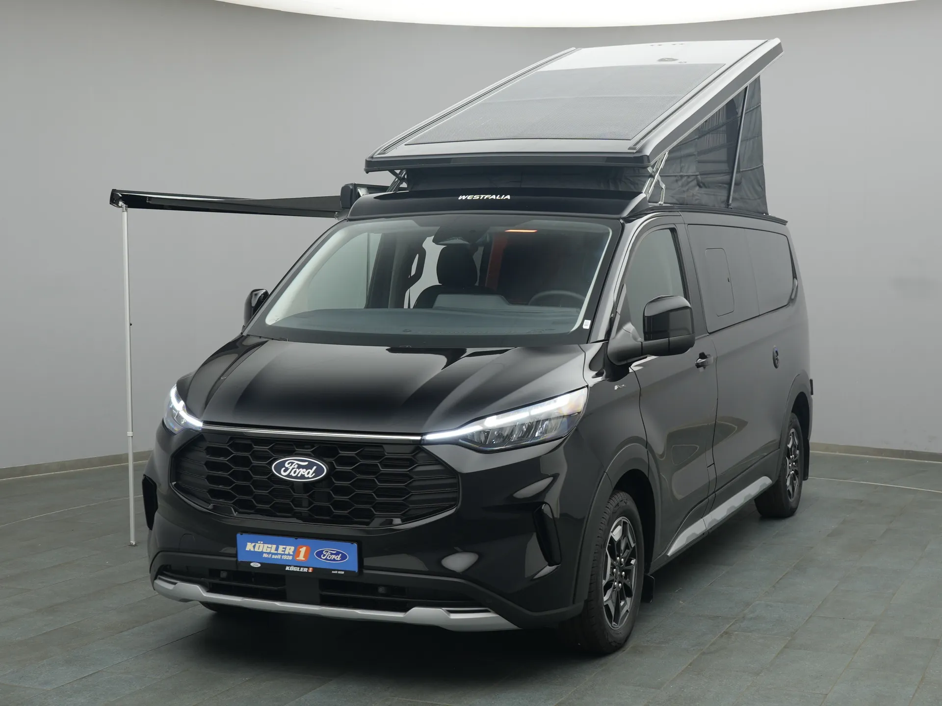 Ford Nugget in schwarz