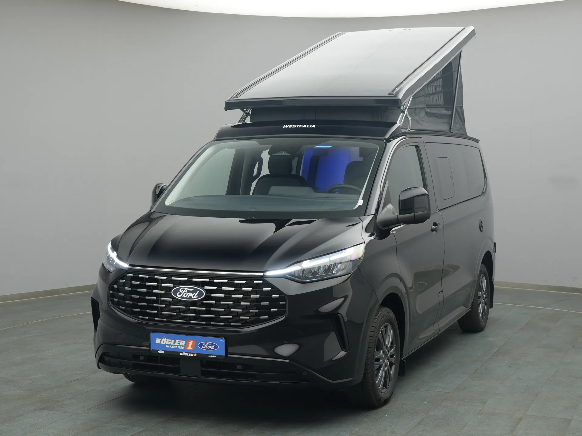 Ford Nugget in schwarz