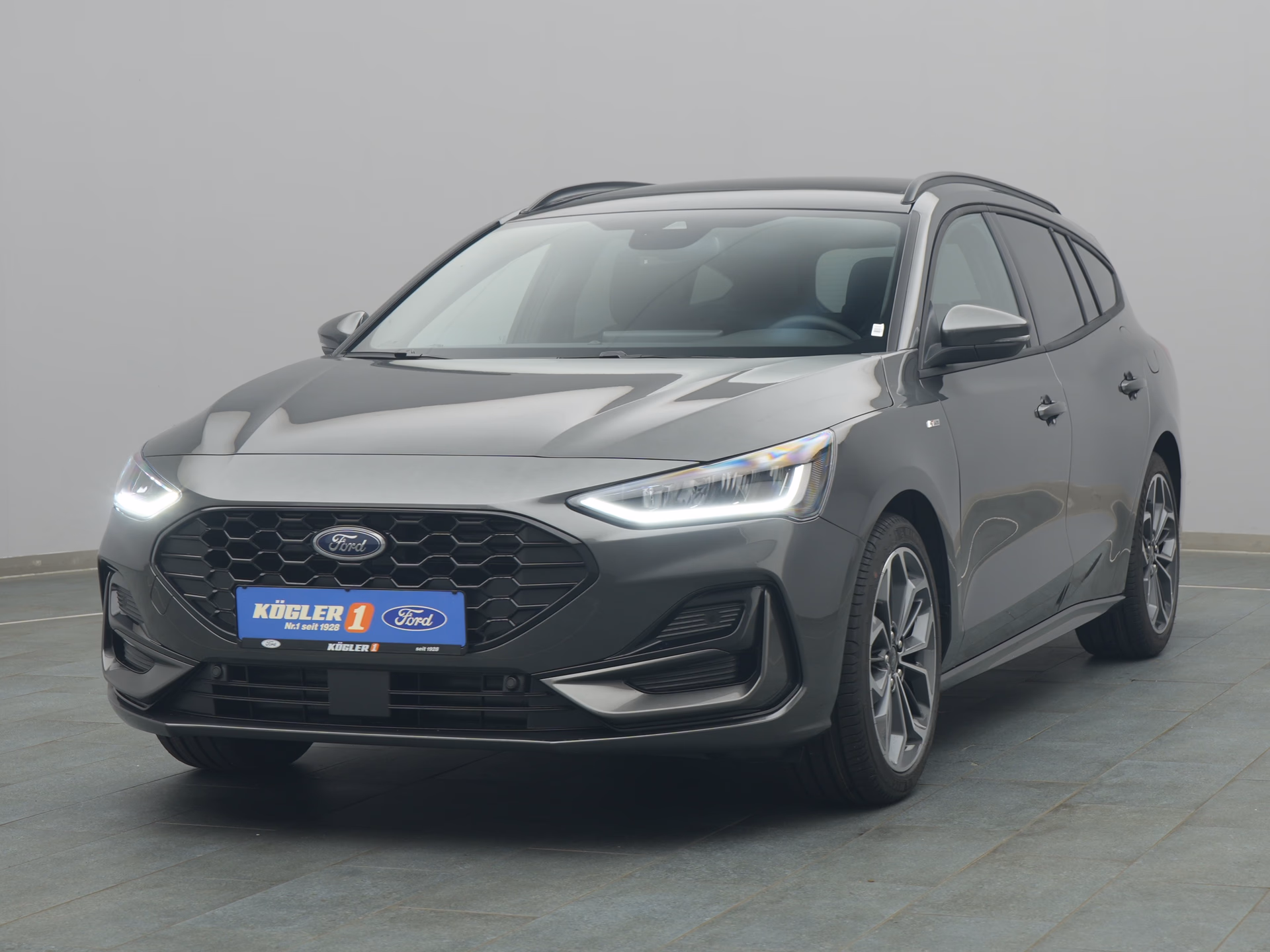 Ford Focus ST-Line X in grau