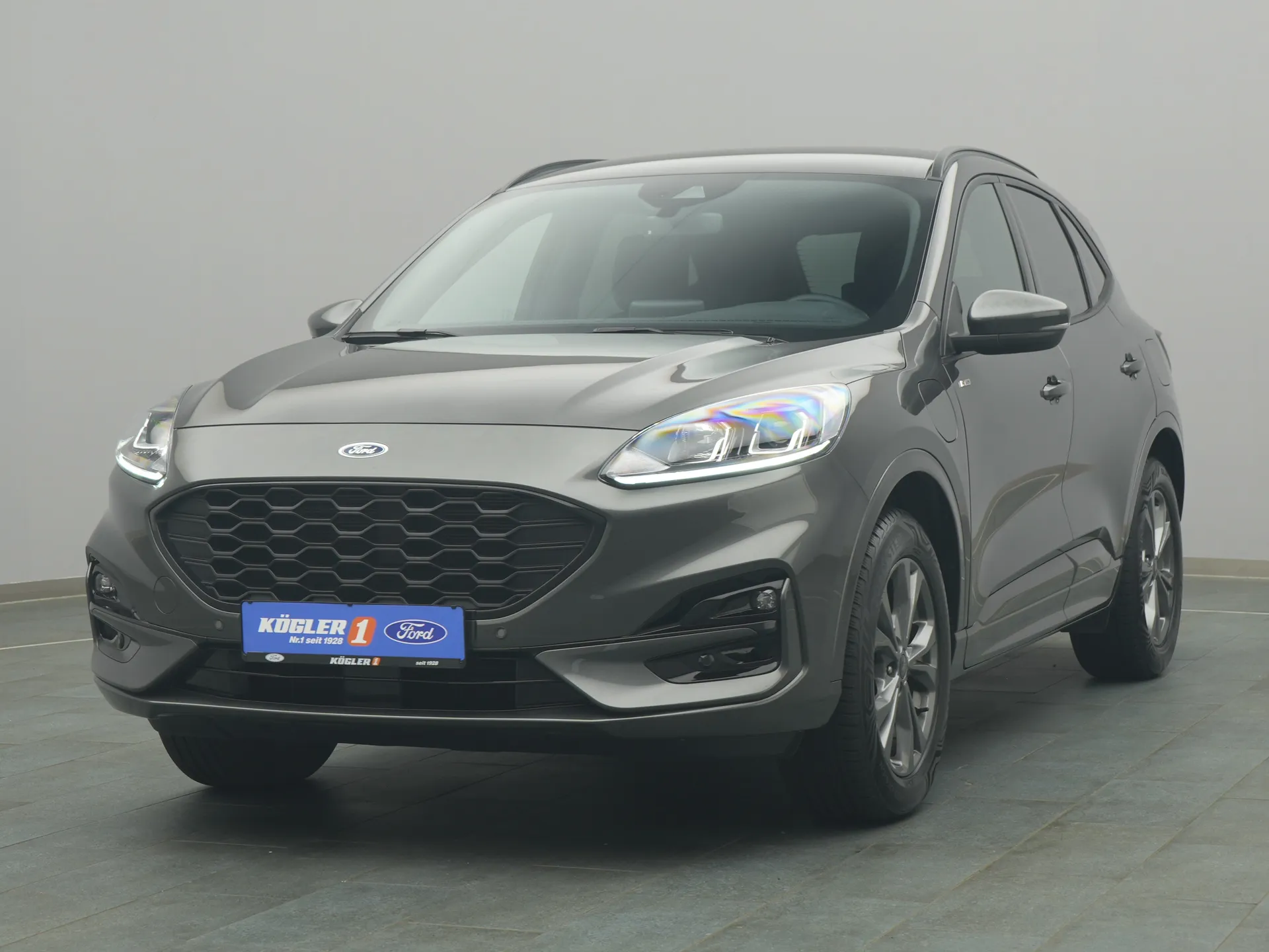 Ford Kuga ST-Line in grau