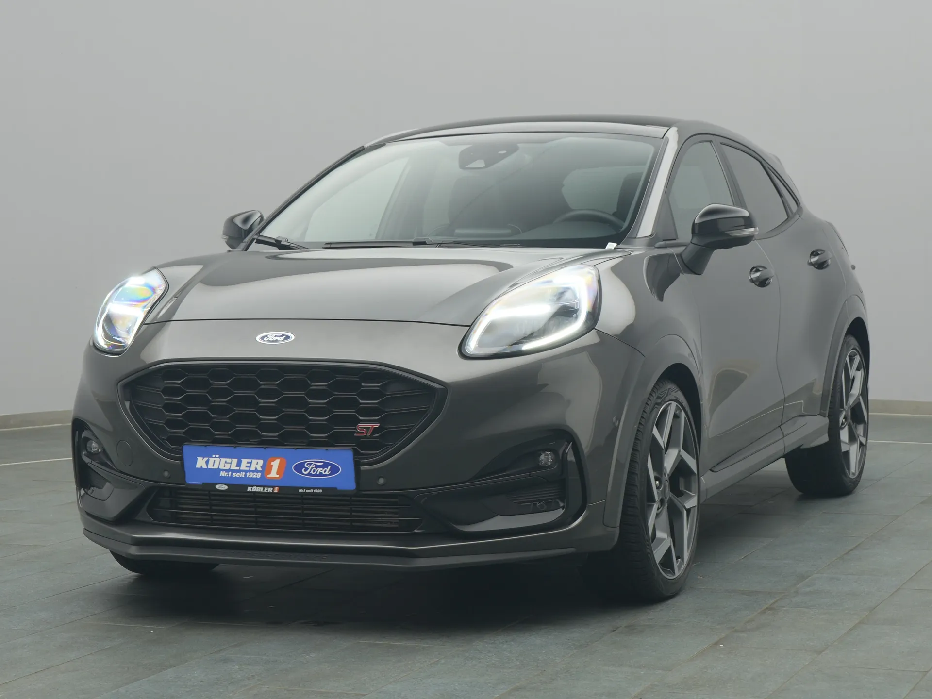 Ford Puma ST X in grau