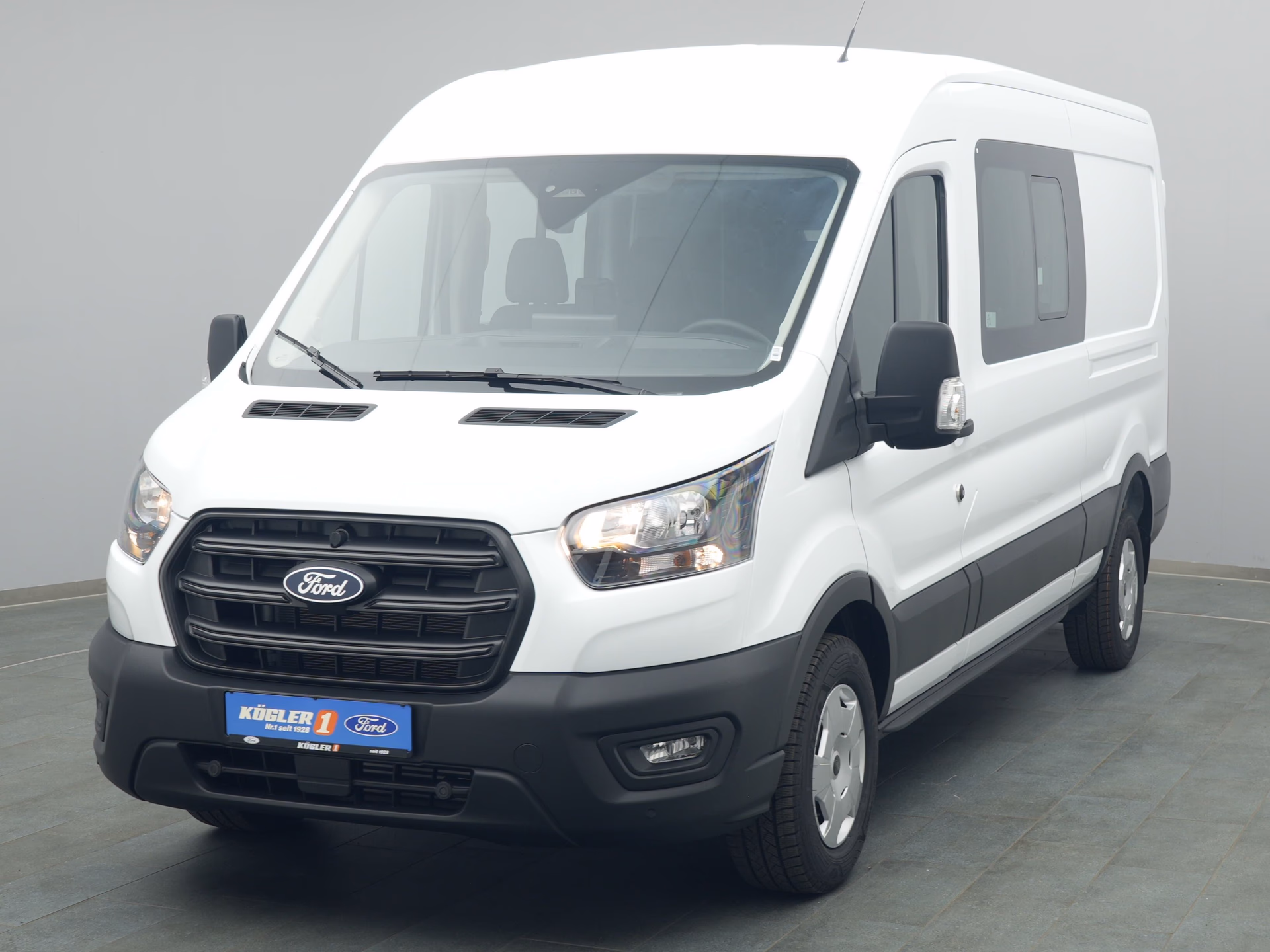 Ford Transit Kasten Doka in weiss