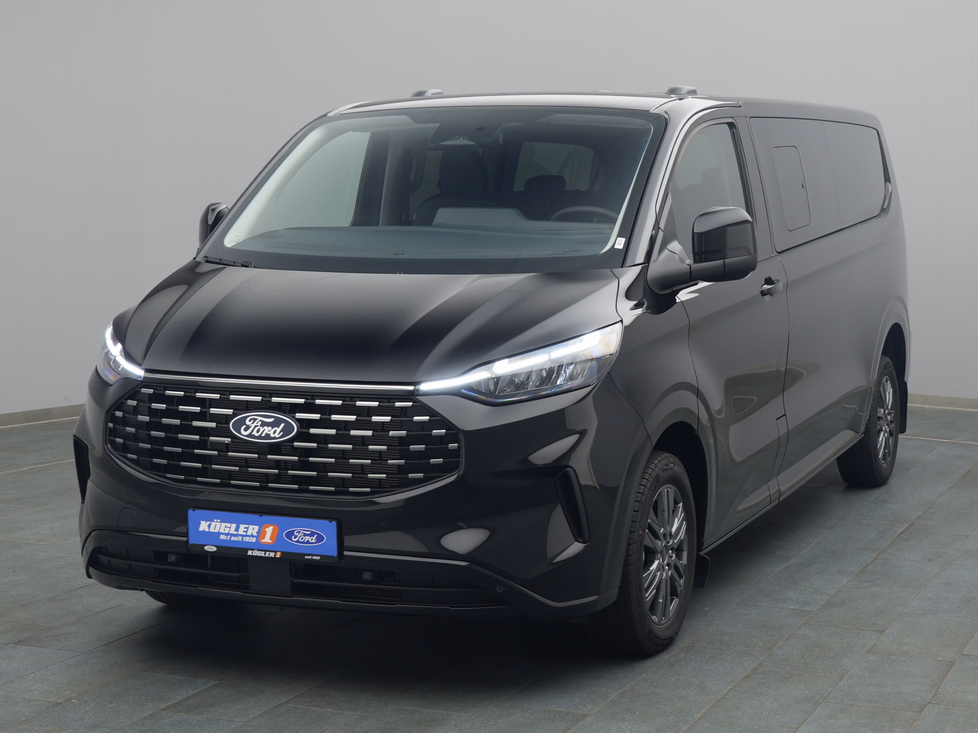 Ford Tourneo Custom Titanium in schwarz