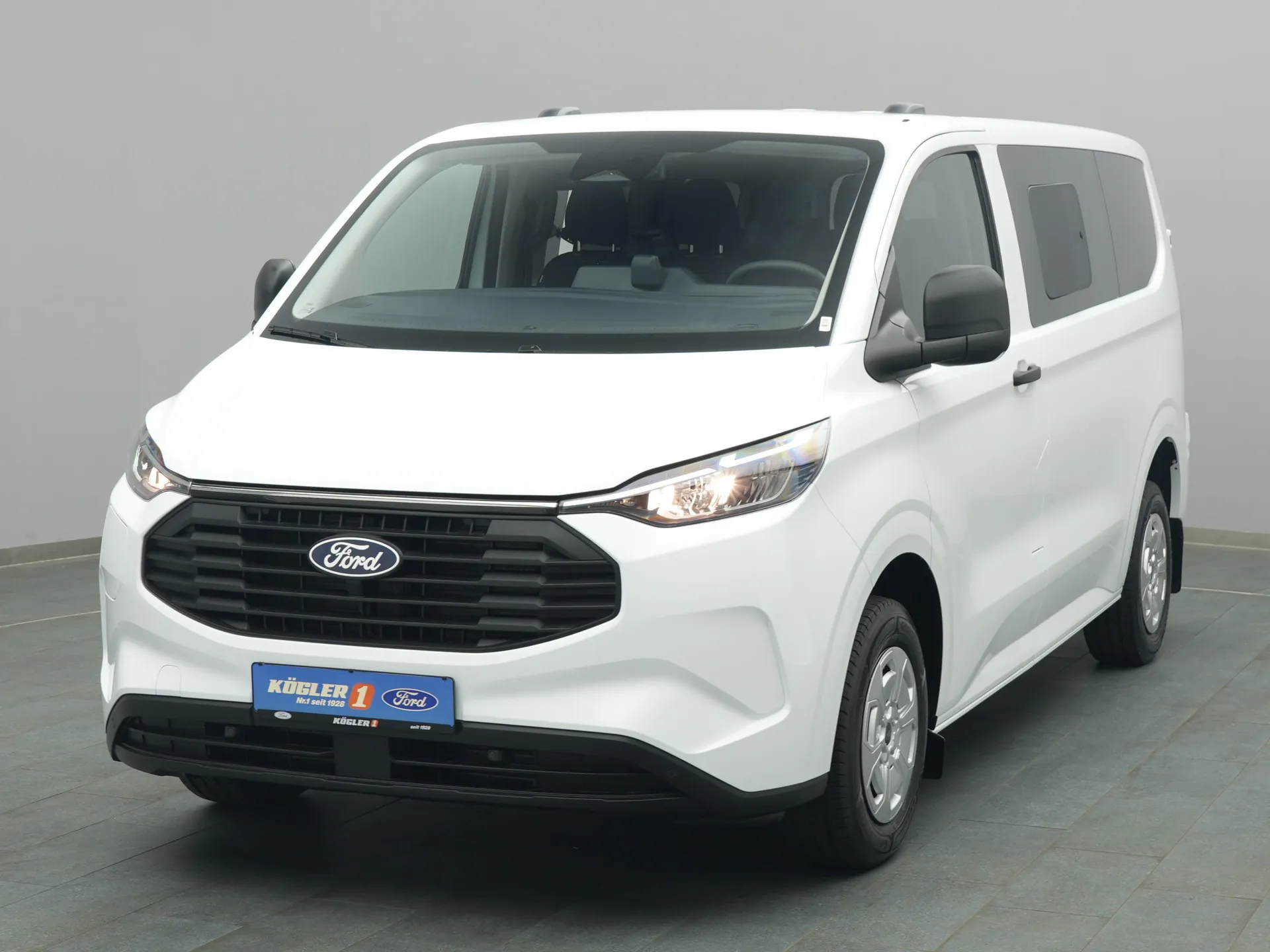 Ford Transit Custom Kombi in weiss