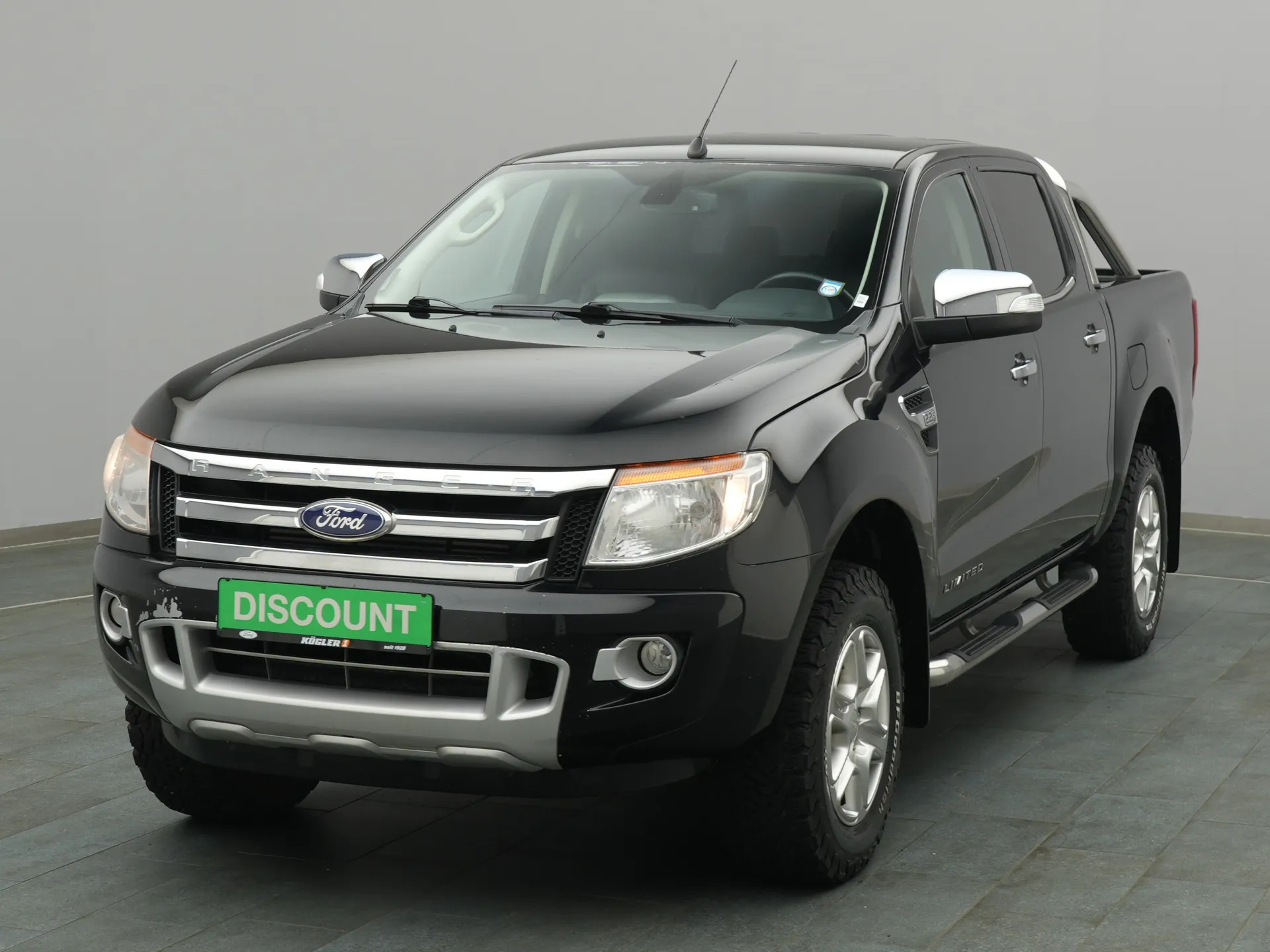 Ford Ranger DoKa Limited in schwarz