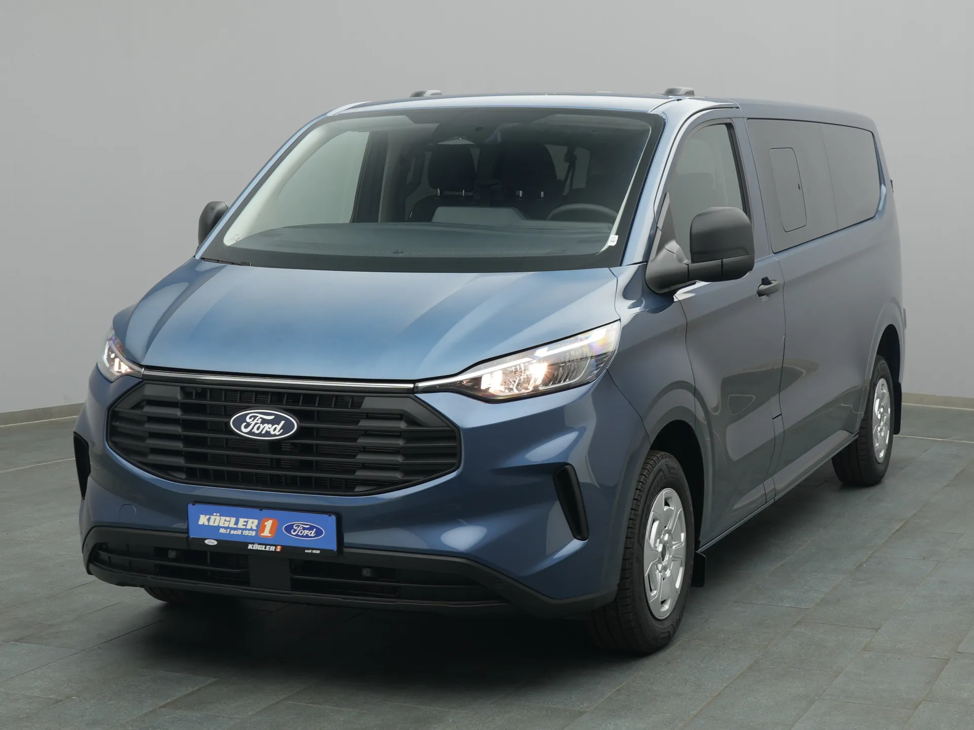 Ford Transit Custom Kombi in blau