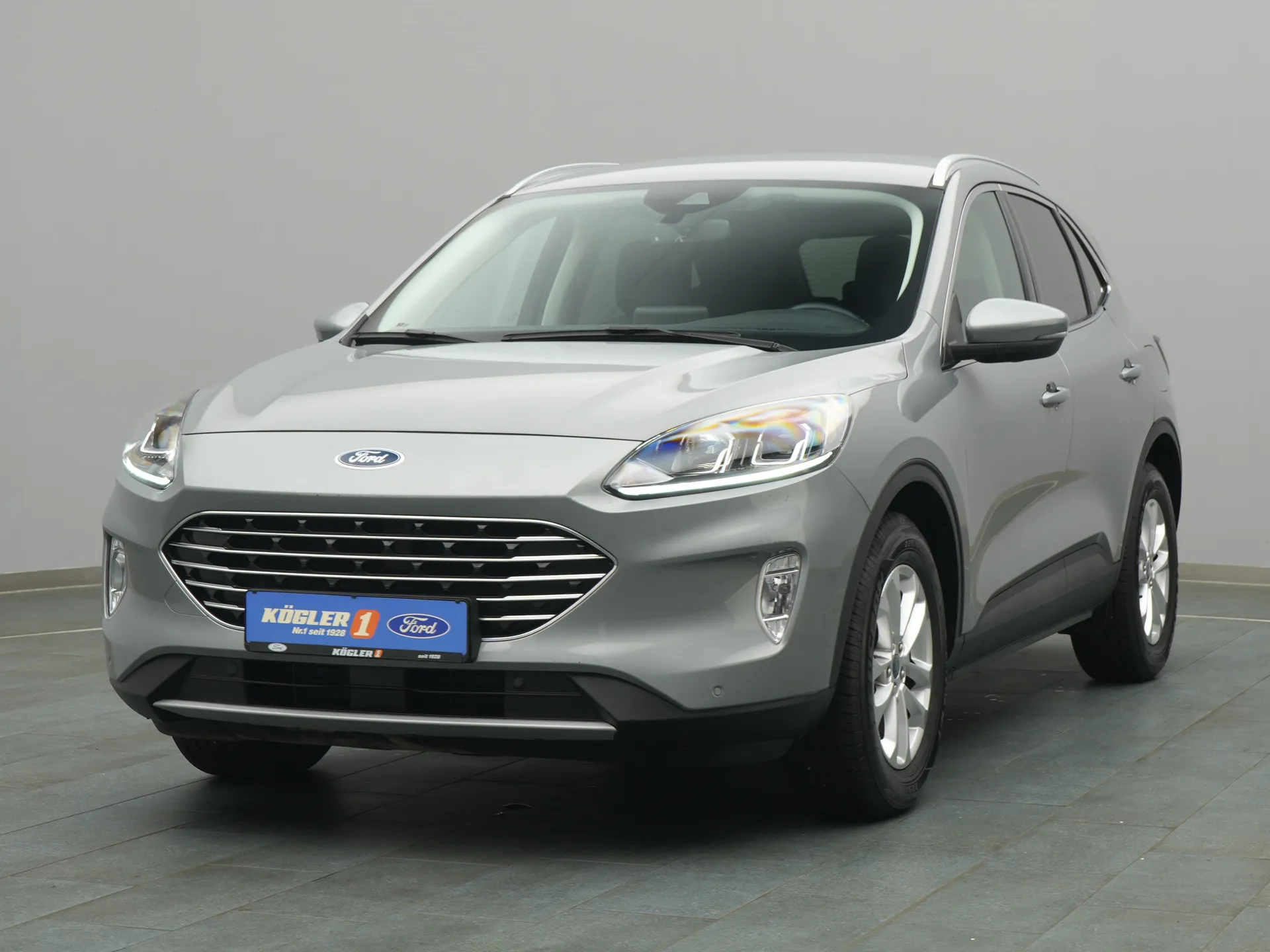 Ford Kuga Titanium in silber