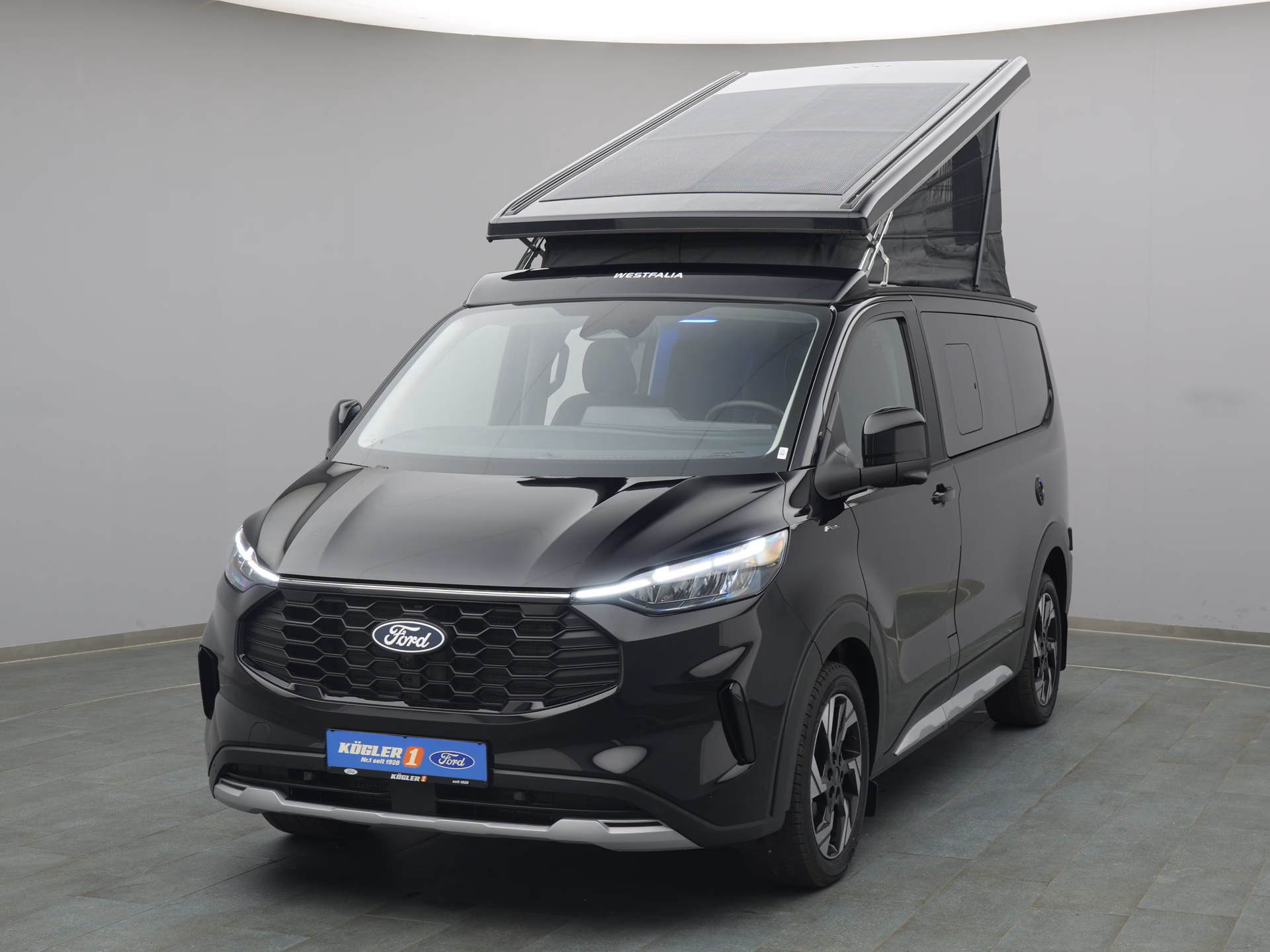 Ford Nugget in schwarz