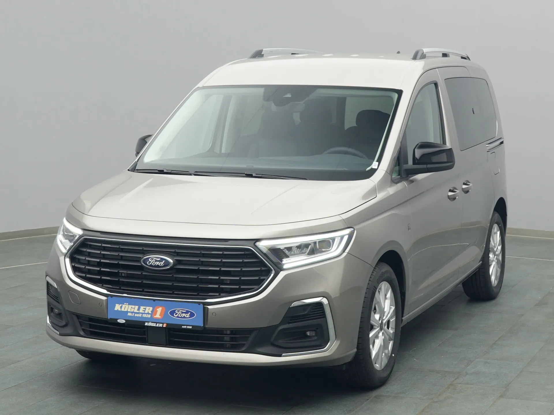 Ford Tourneo Connect Titanium in silber