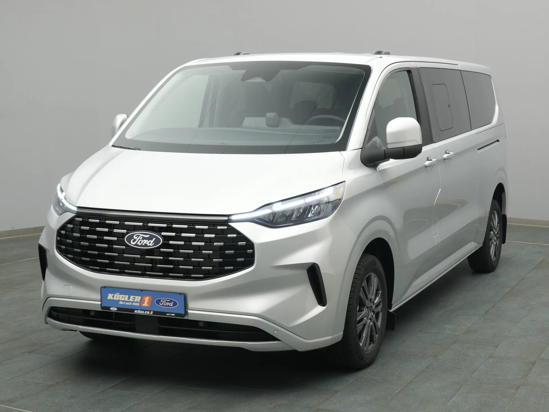 Ford Tourneo Custom in silber