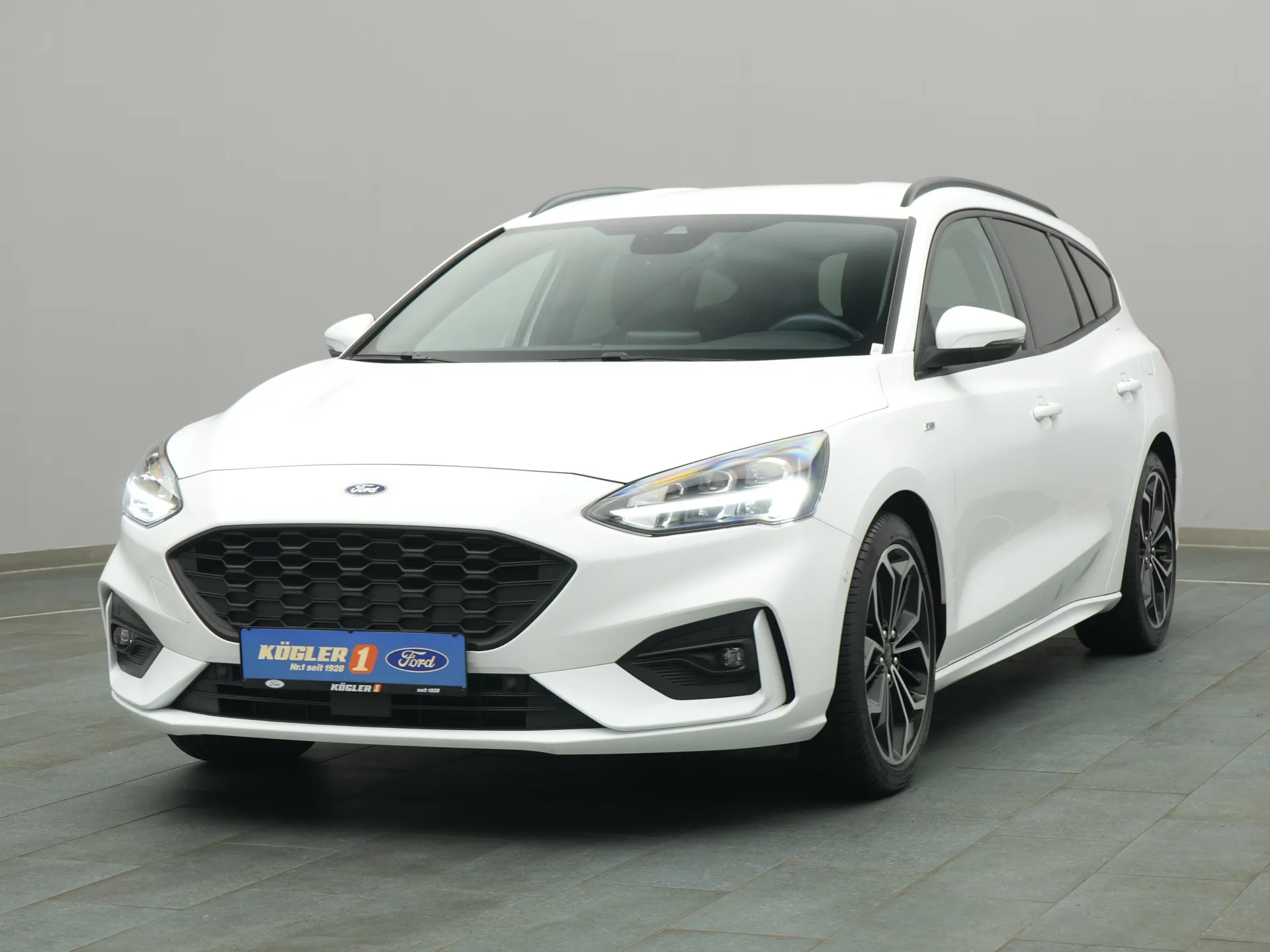 Ford Focus ST-Line in weiss
