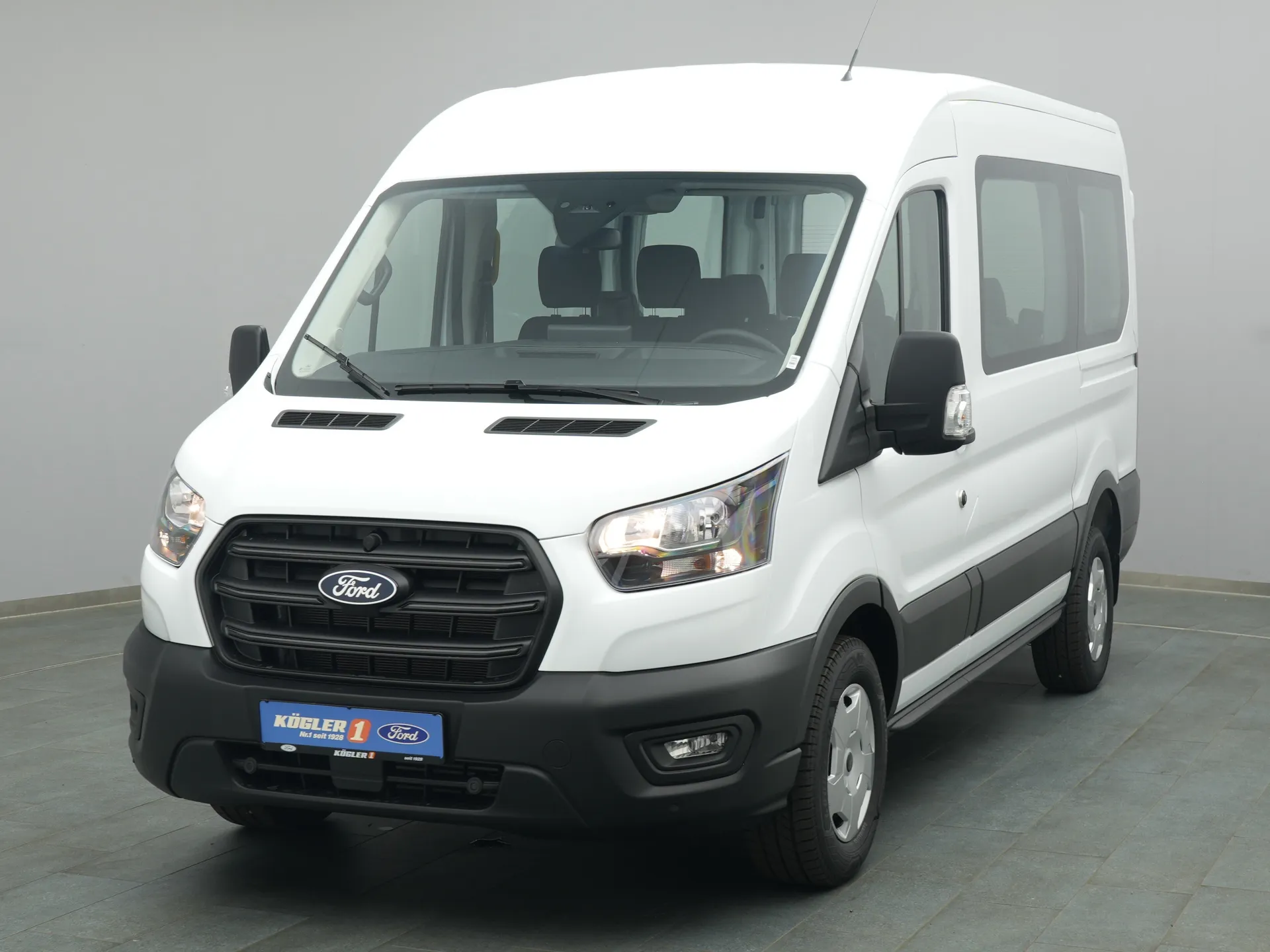 Ford Transit Kombi in weiss