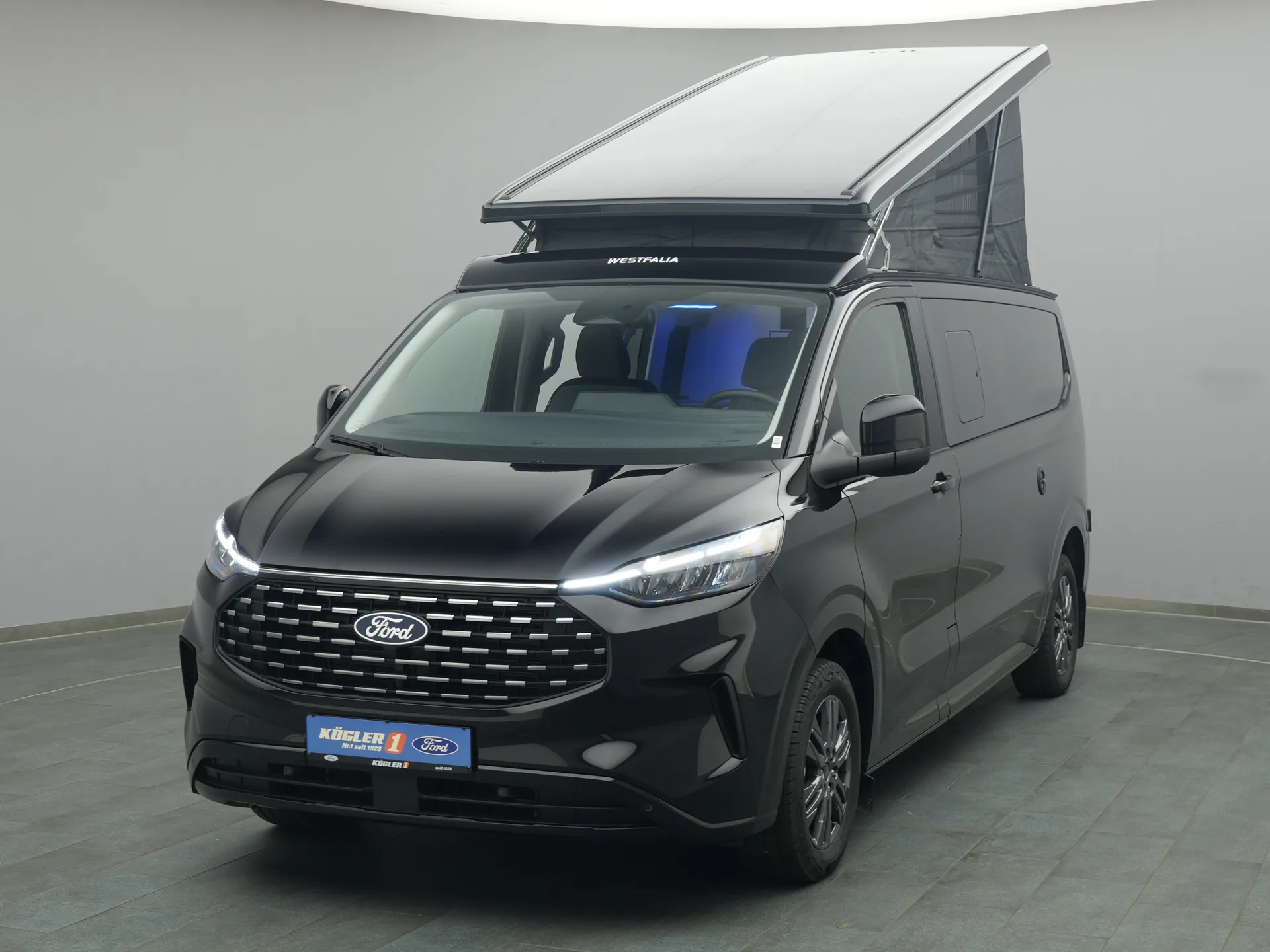 Ford Nugget in schwarz