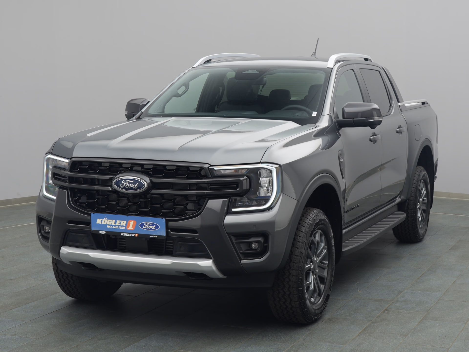 Ford Ranger DoKa Wildtrak in grau