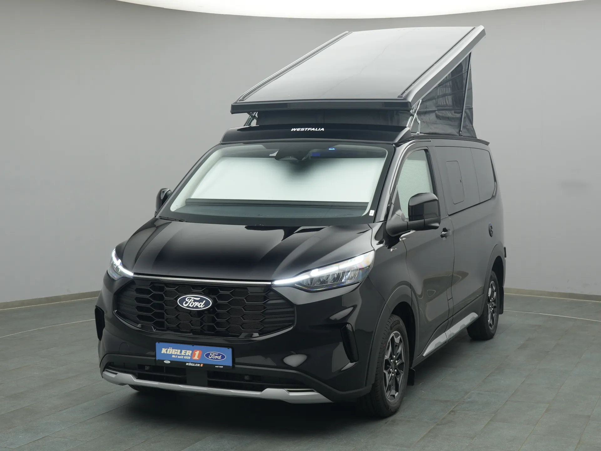 Ford Nugget in schwarz