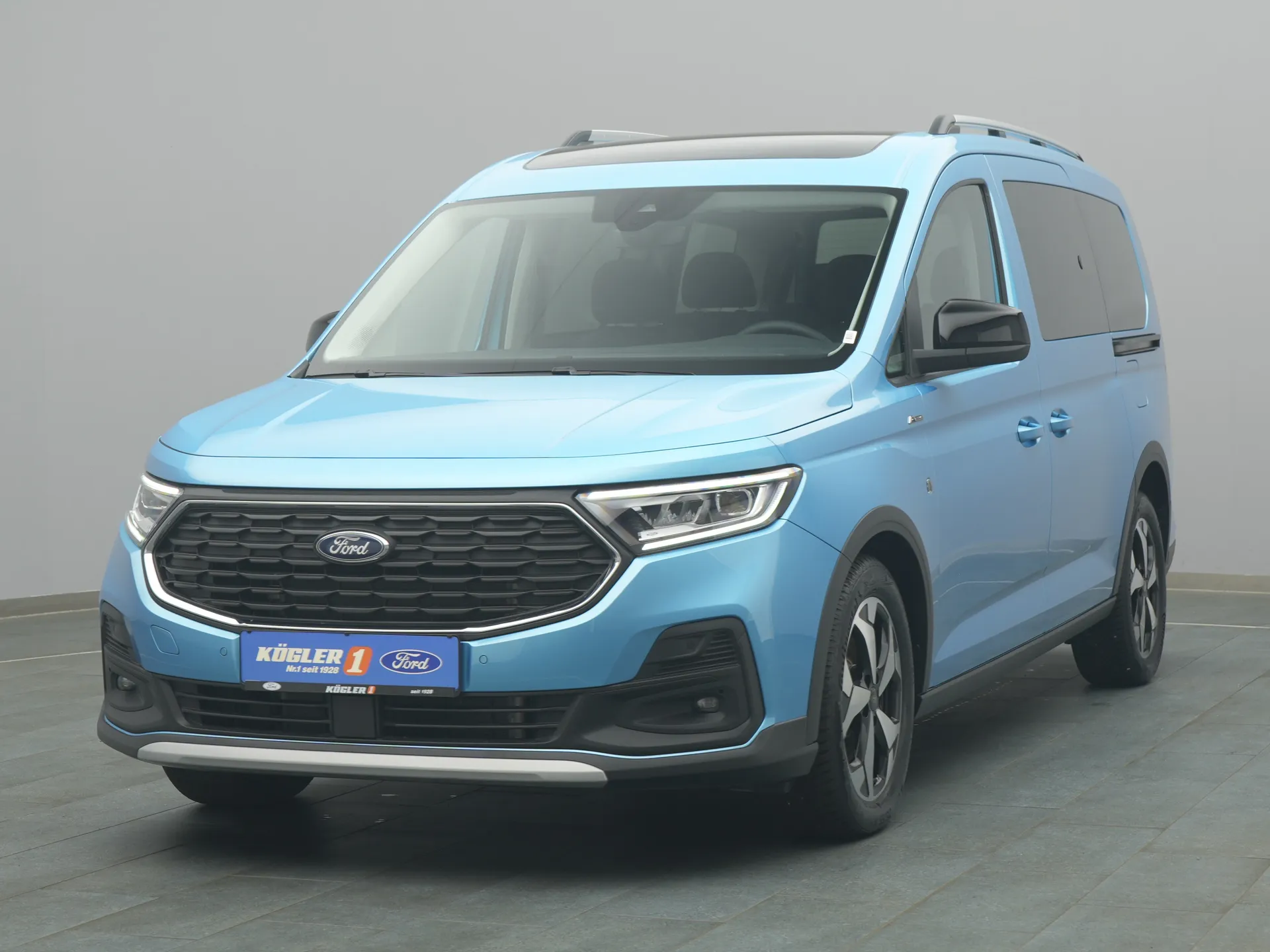 Ford Grand Tourneo in blau