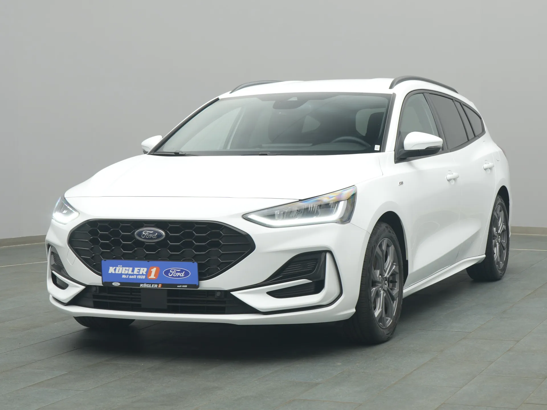 Ford Focus ST-Line X in weiss