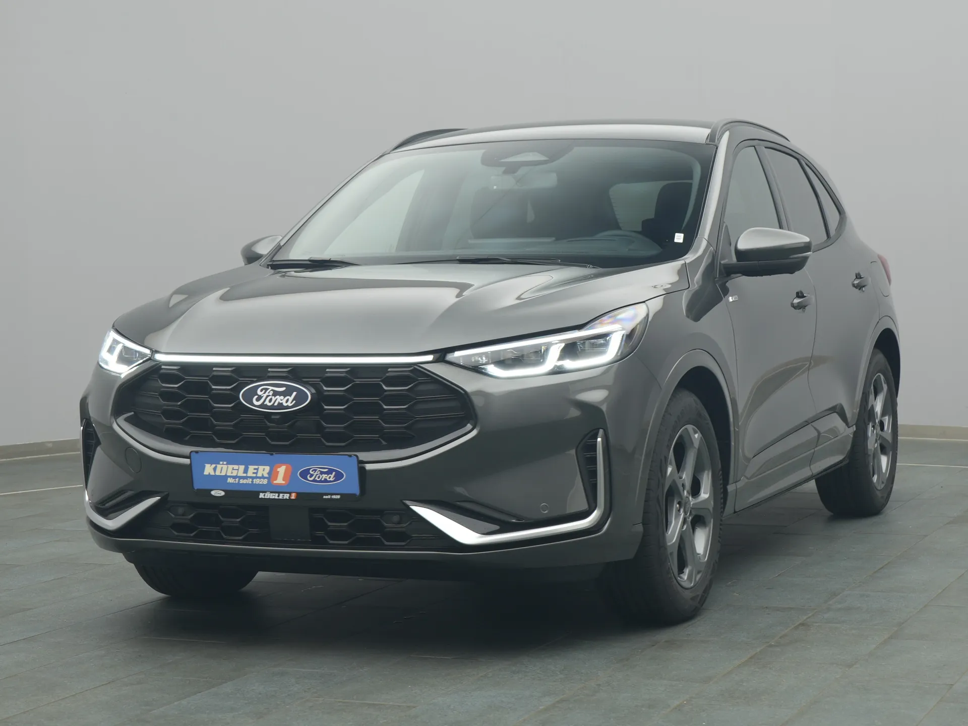 Ford Kuga ST-Line X in grau