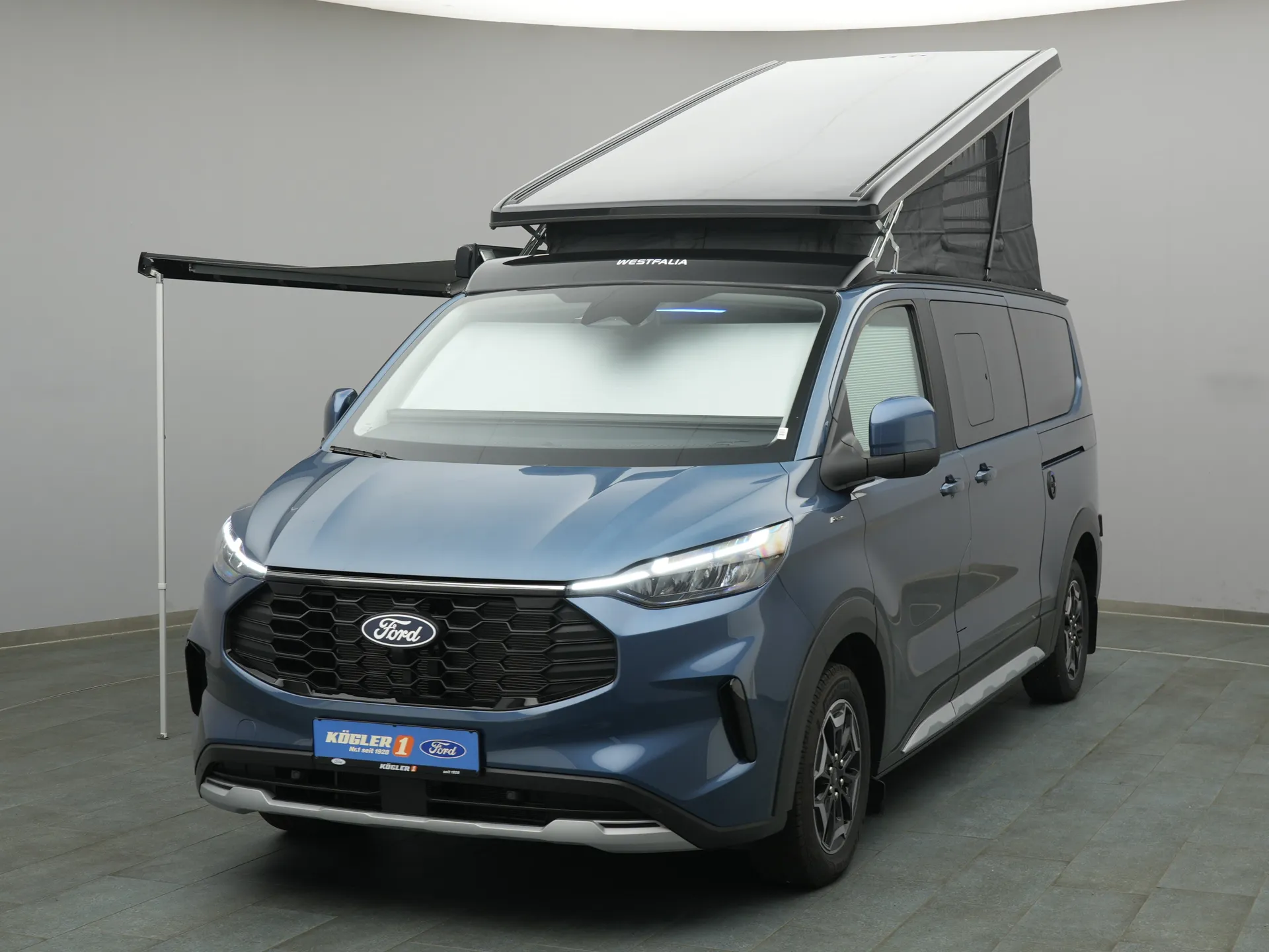 Ford Nugget in blau