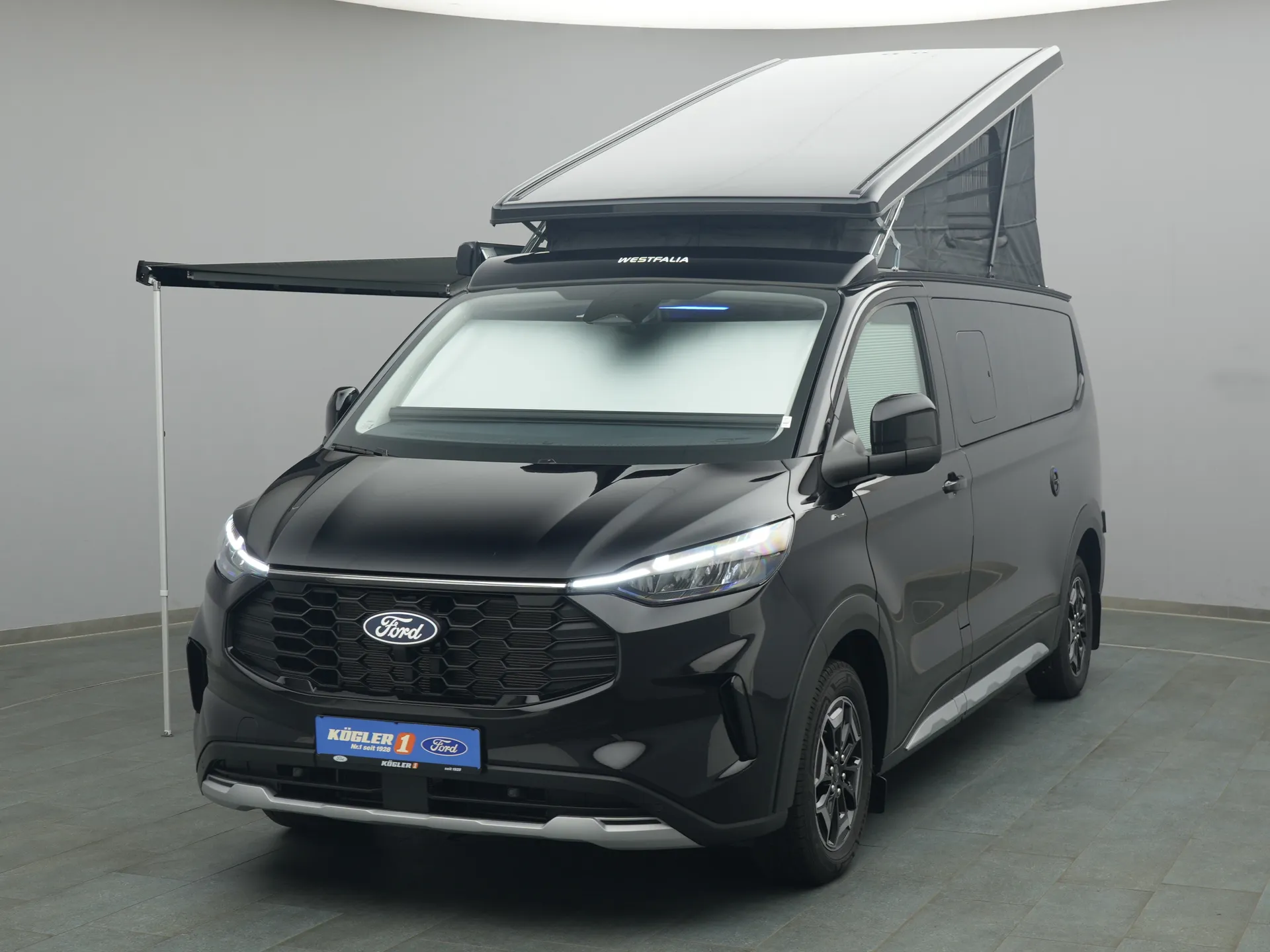 Ford Nugget in schwarz