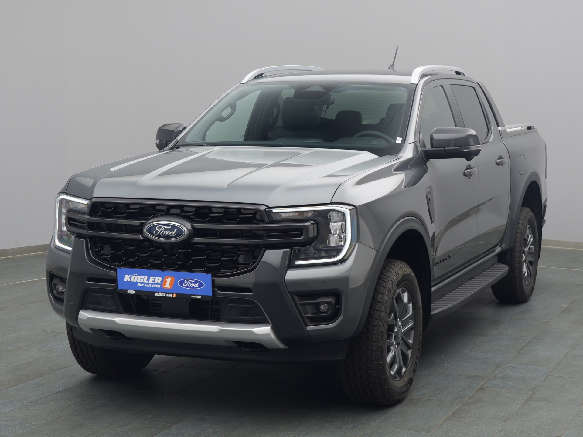 Ford Ranger DoKa Wildtrak in grau
