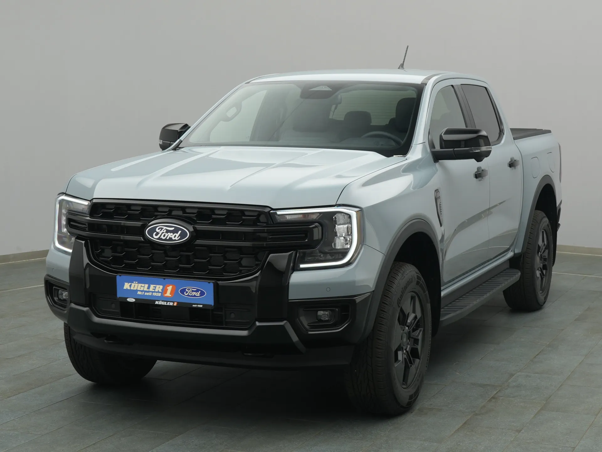Ford Ranger DoKa Limited in grau