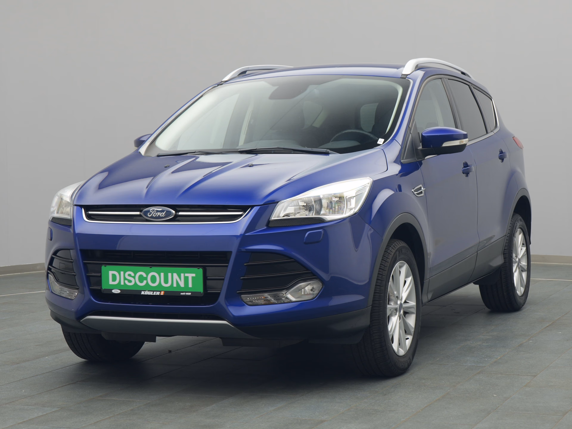 Ford Kuga Titanium in blau
