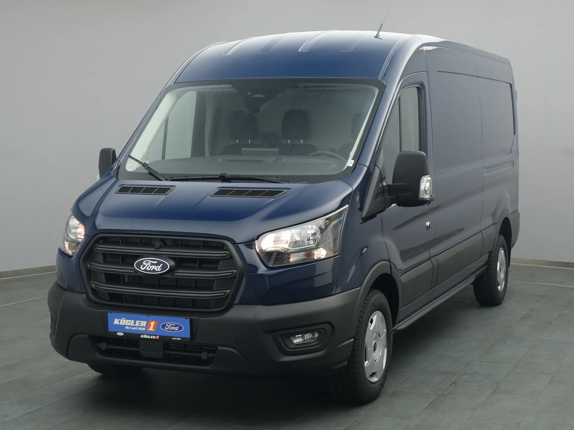 Ford Transit Kasten in blau