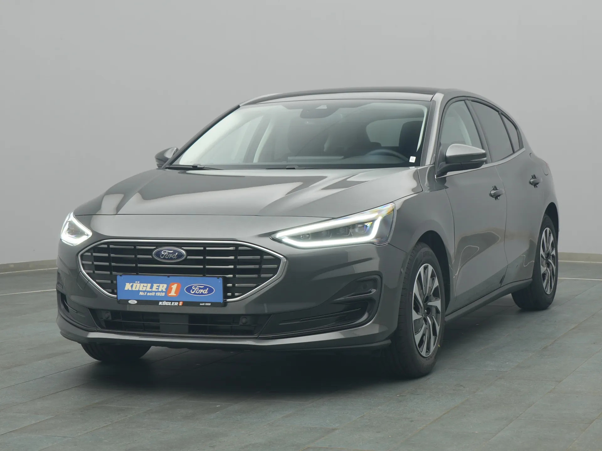 Ford Focus Titanium X in grau