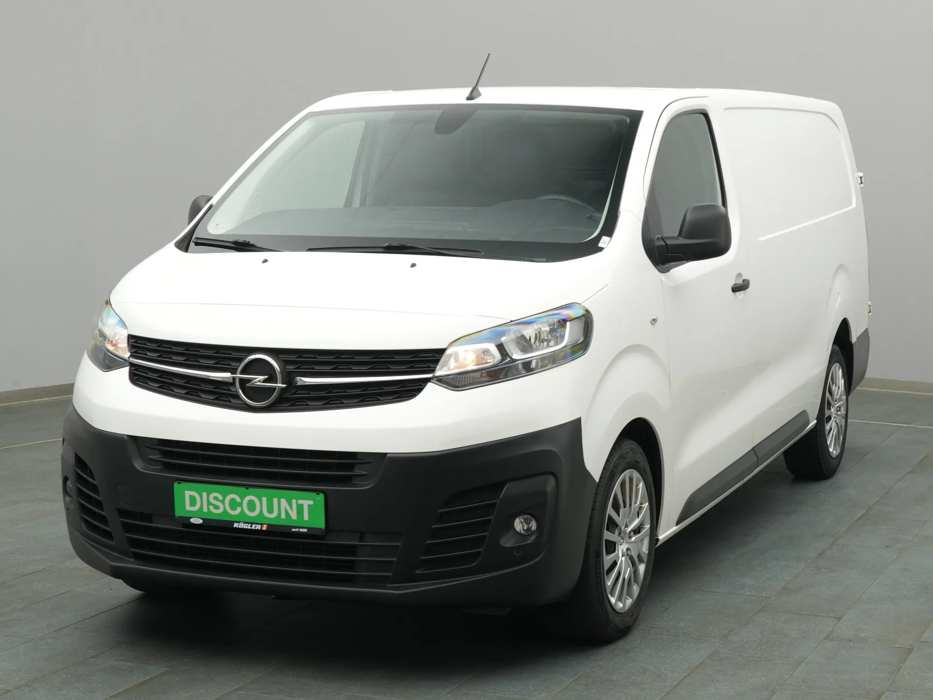 Opel Vivaro in weiss