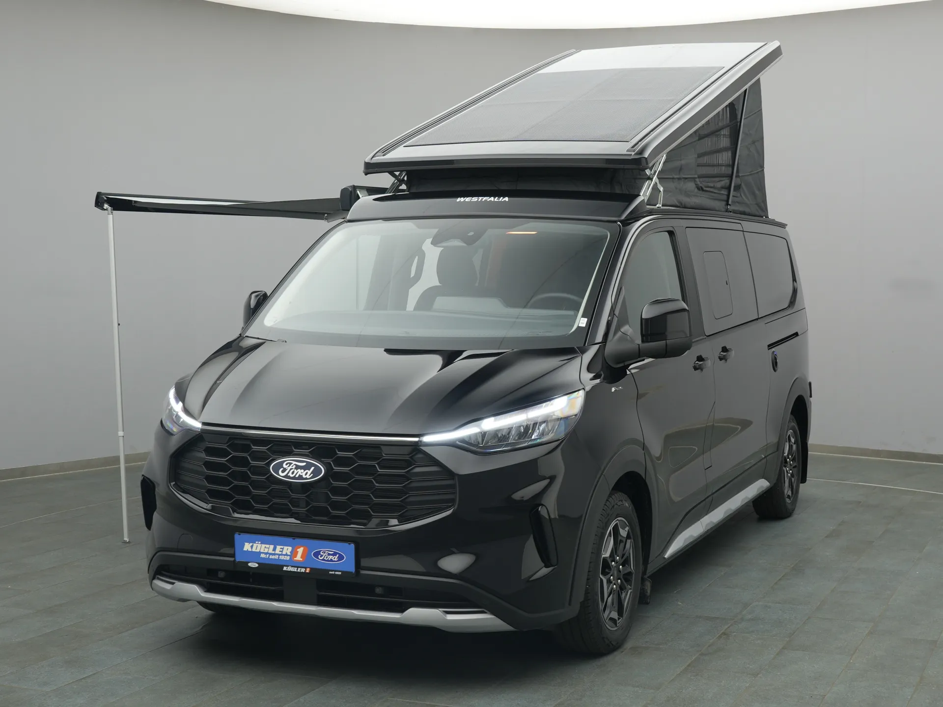 Ford Nugget in schwarz