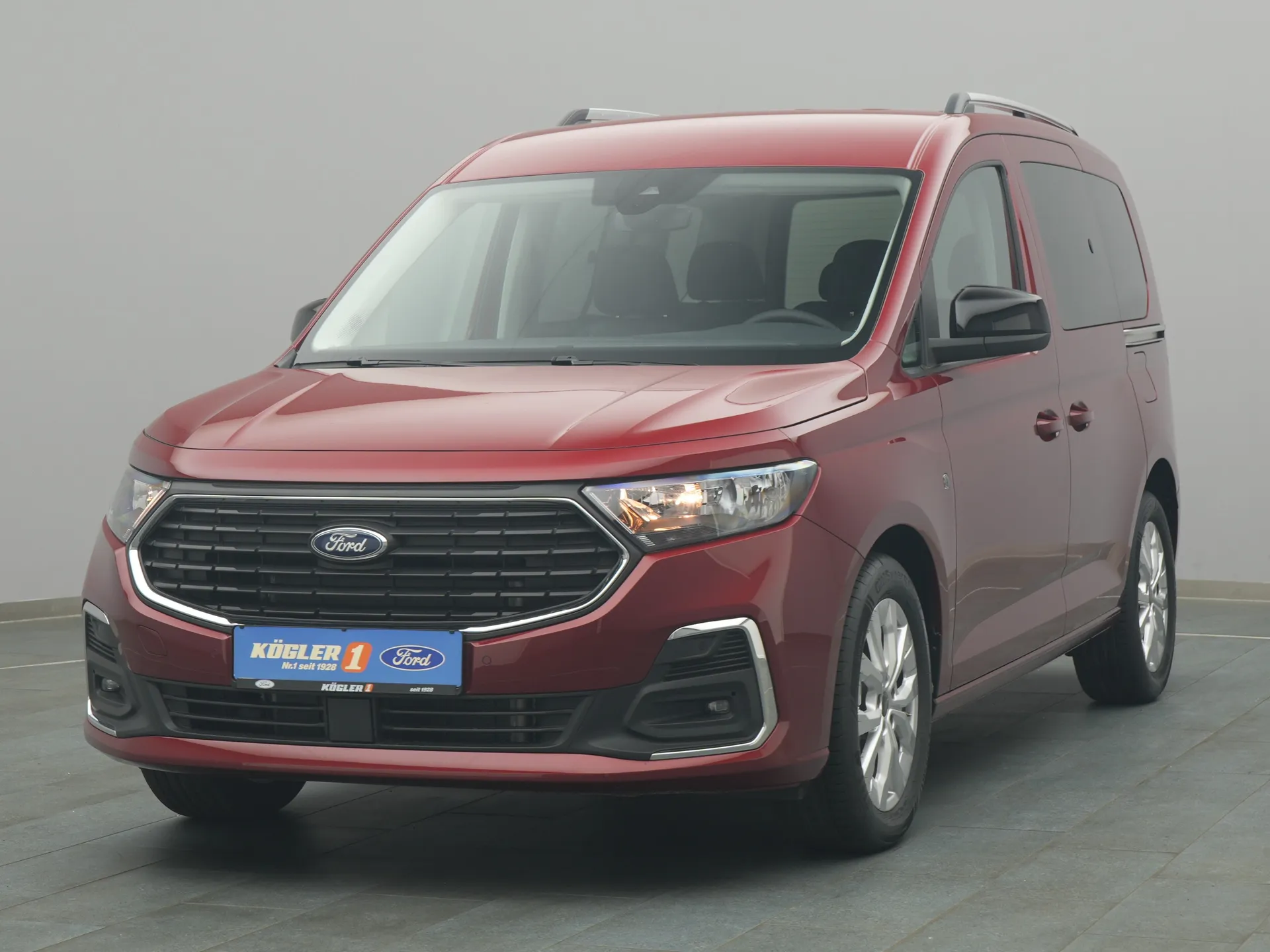 Ford Tourneo Connect Titanium in rot