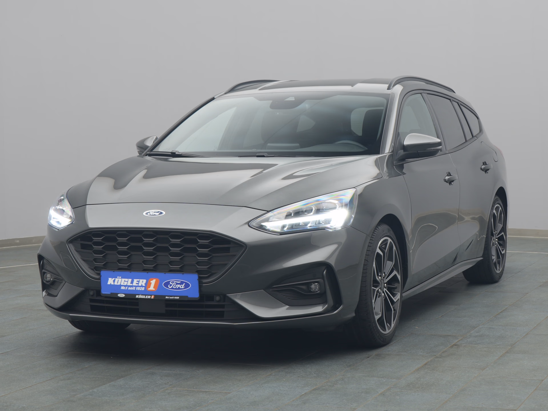Ford Focus ST-Line X in grau