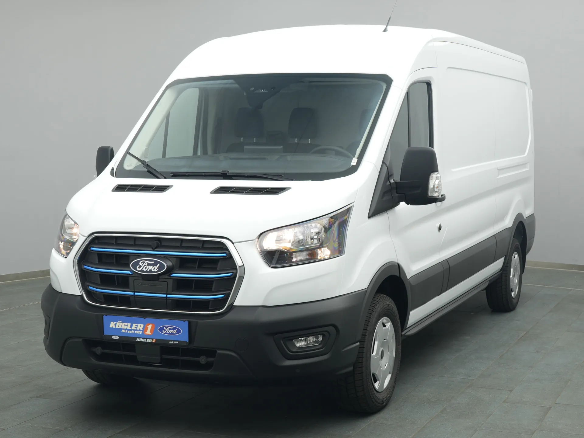 Ford E-Transit Kasten in weiss