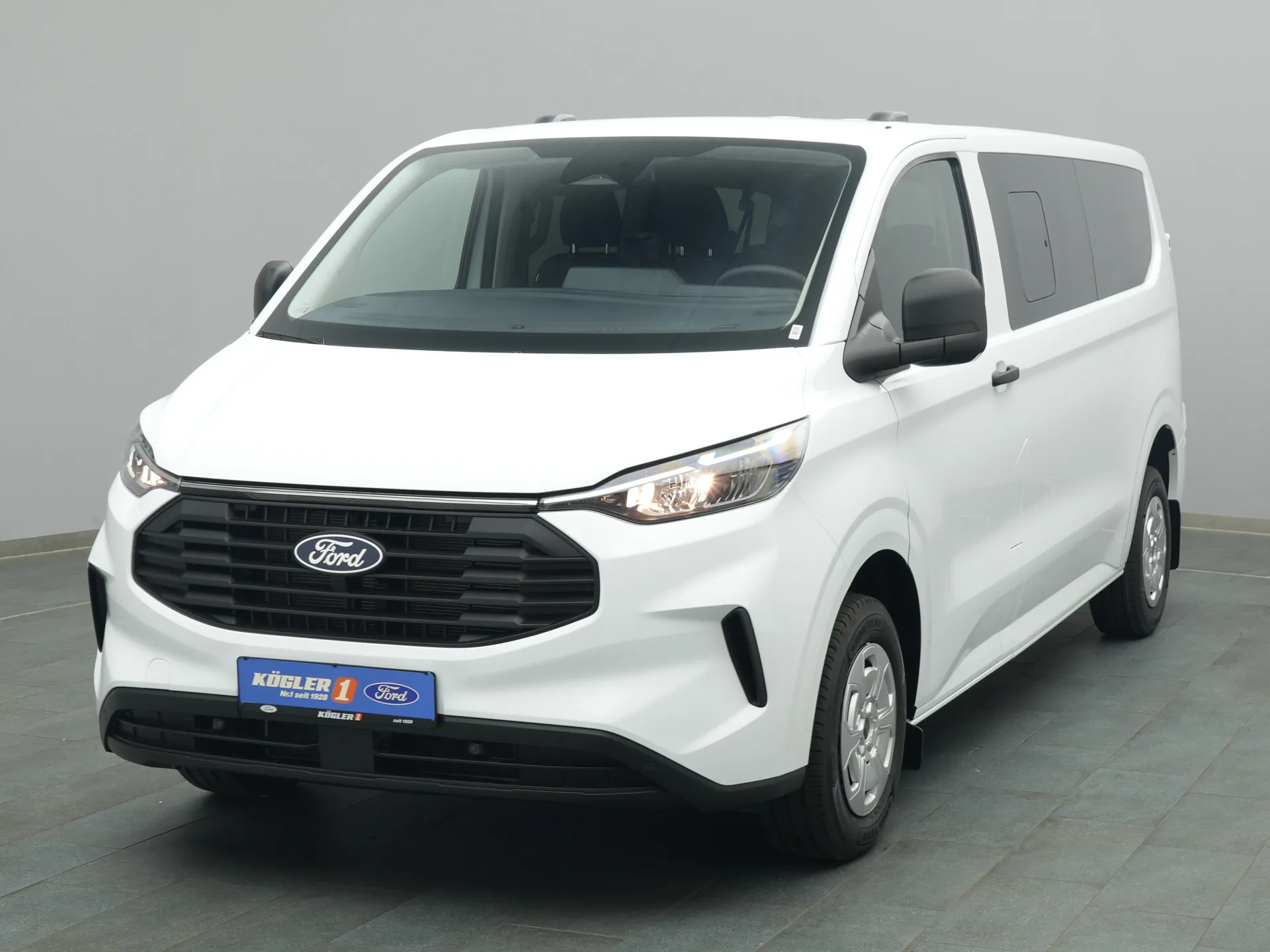 Ford Transit Custom Kombi in weiss