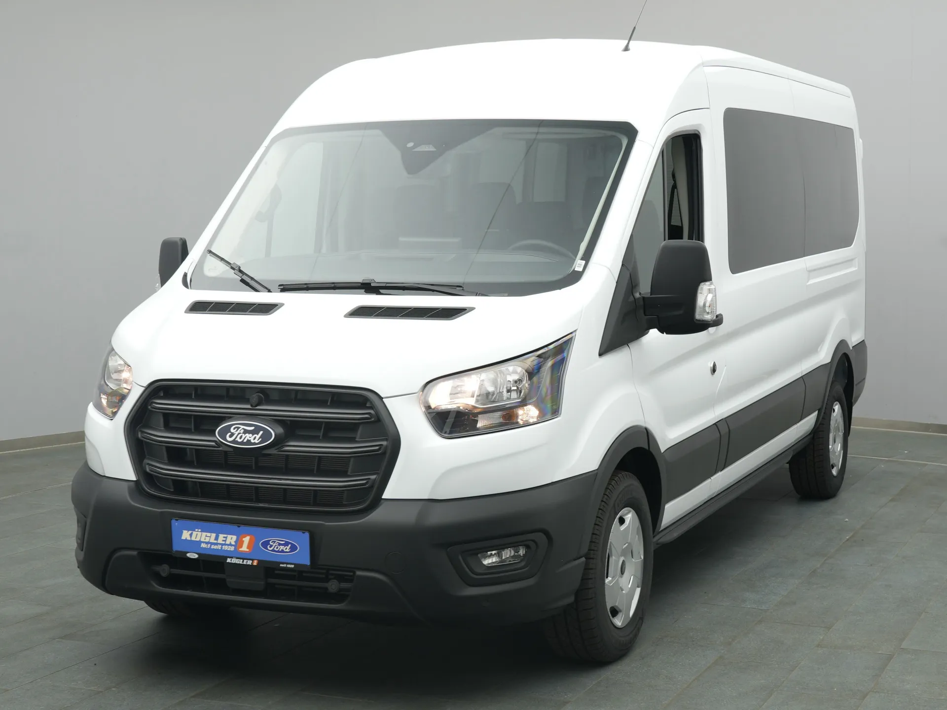 Ford Transit Kombi in weiss