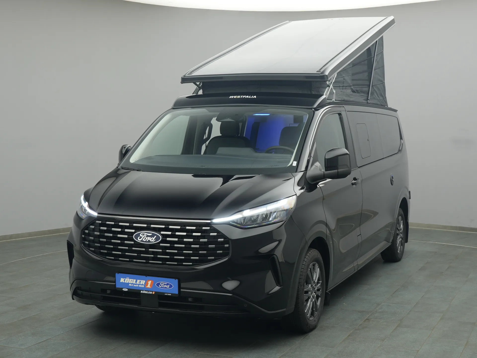 Ford Nugget in schwarz